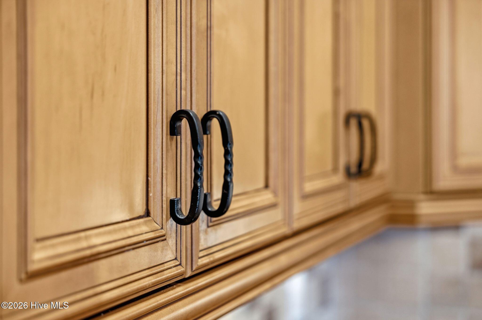 100561180 | Photo 25