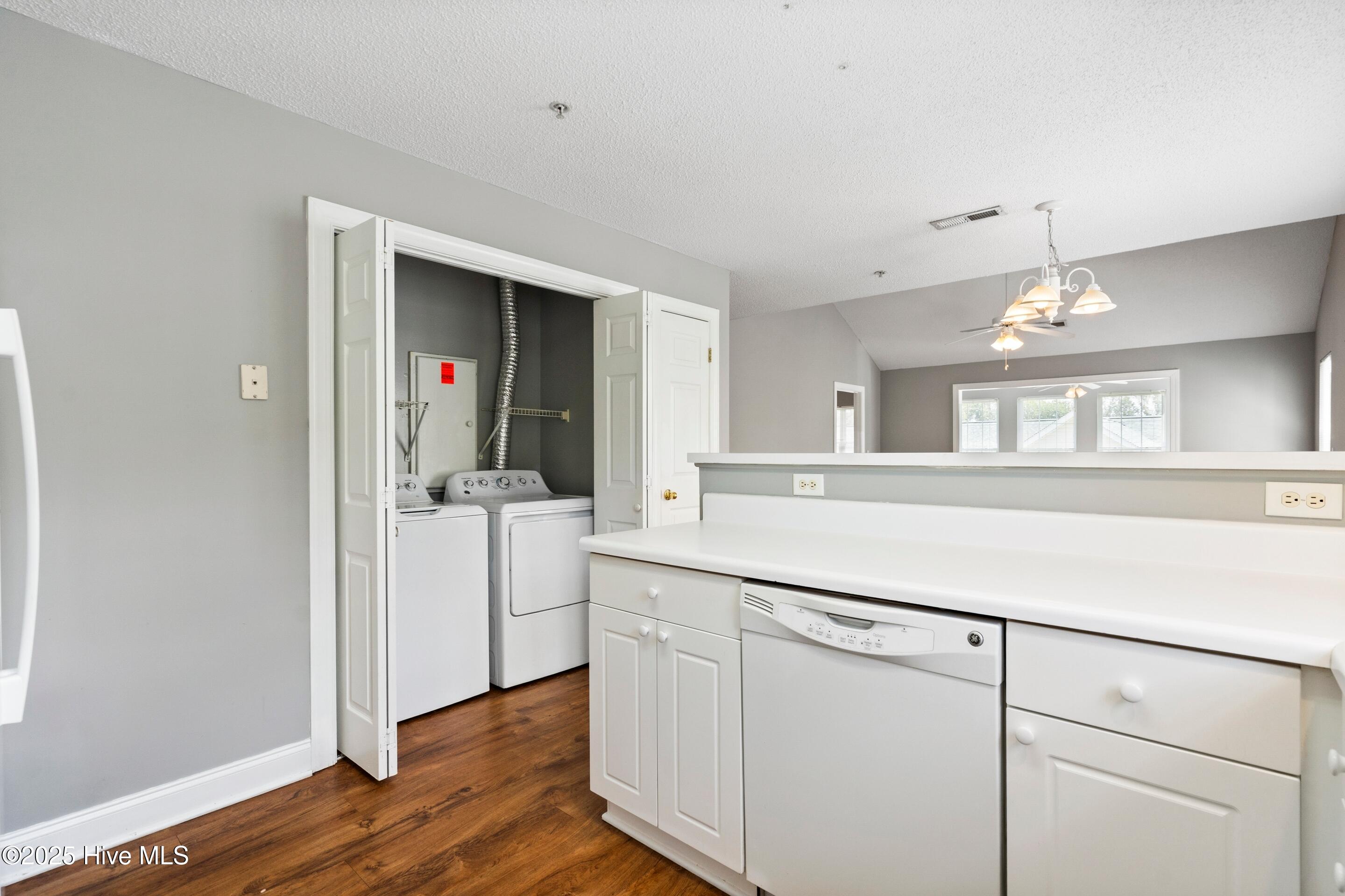 100527871 | Photo 23