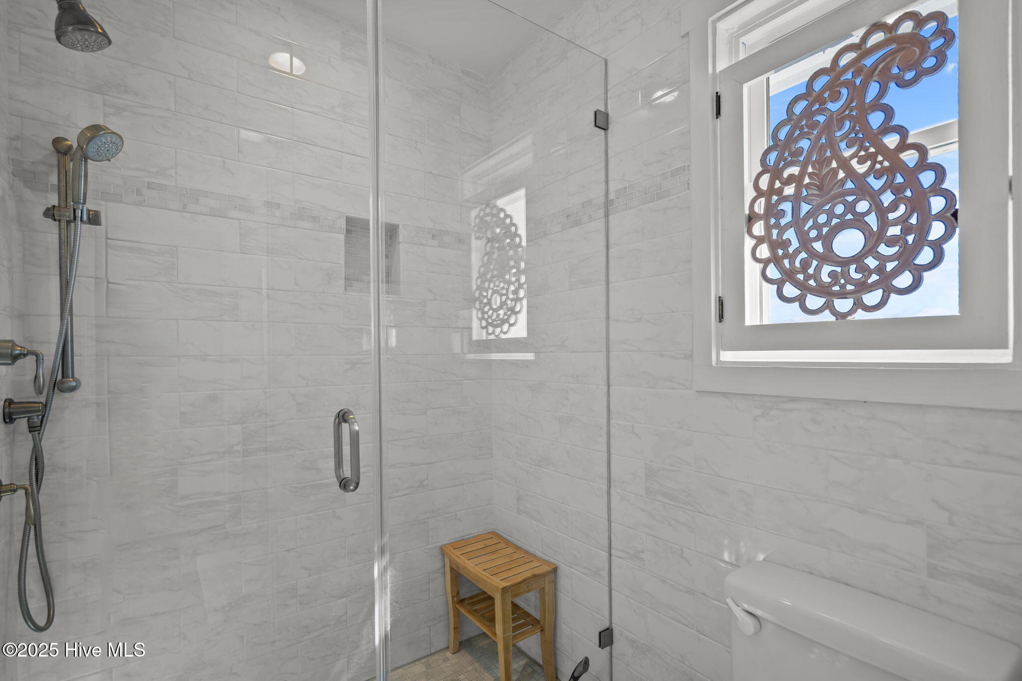 100529257 | Photo 30