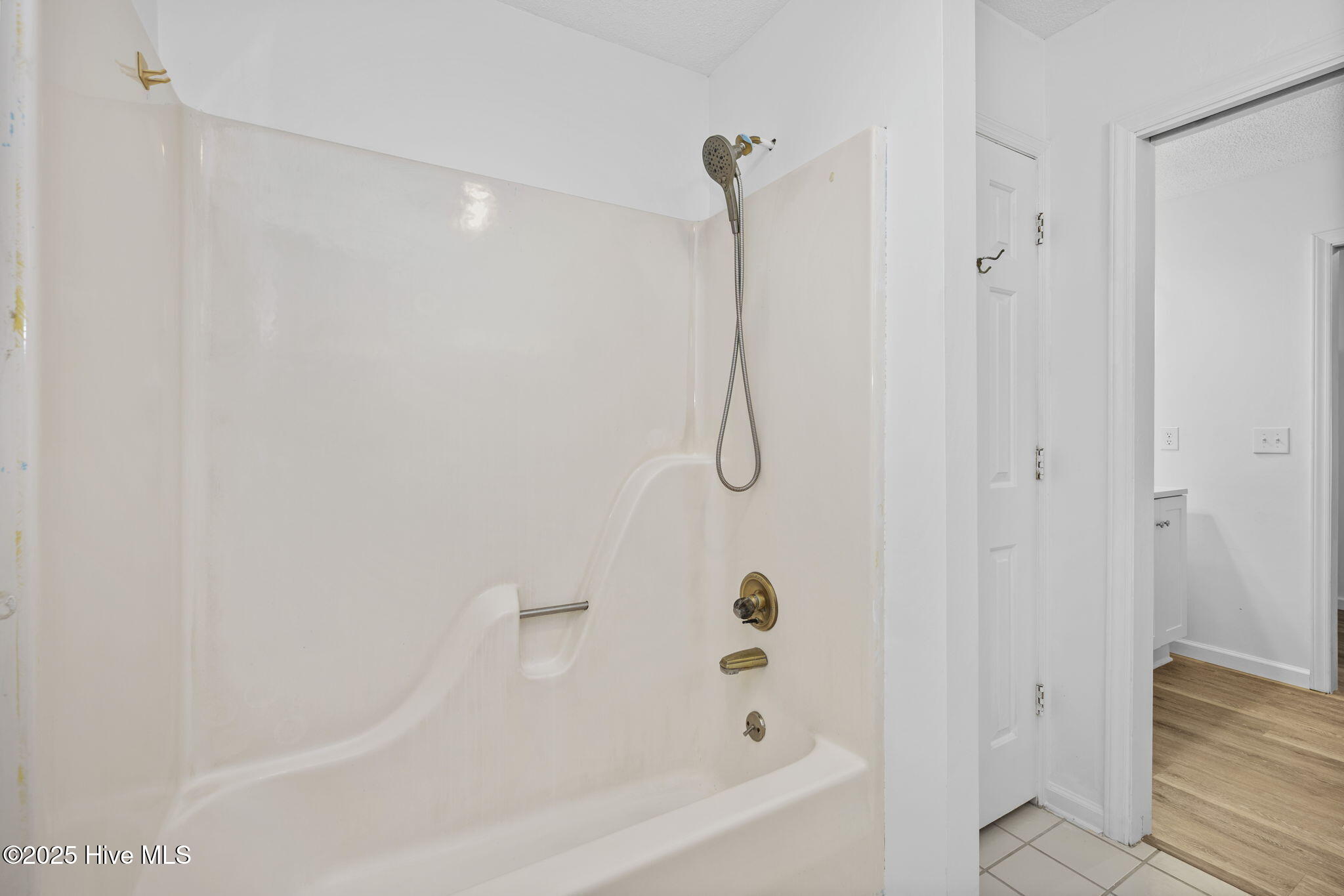 100545145 | Photo 46