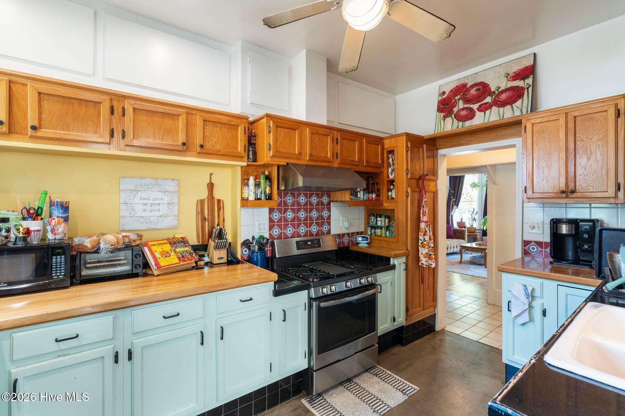 100570327 | Photo 31