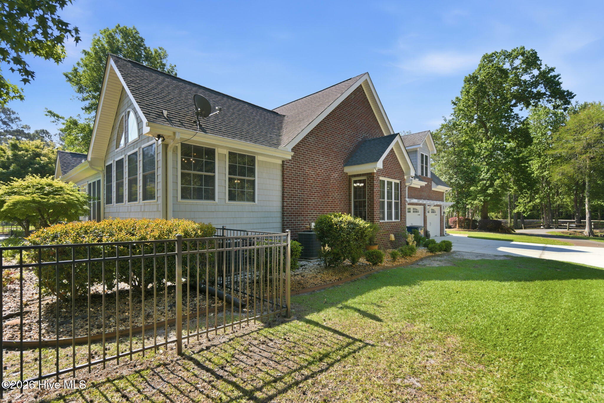 100570615 | Photo 55