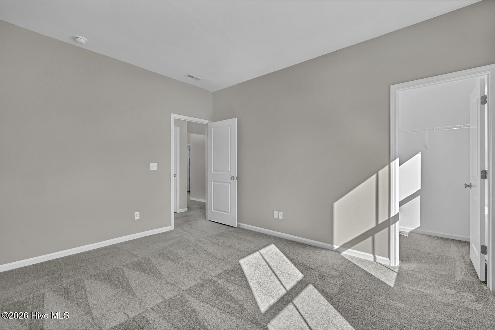 100527209 | Photo 28