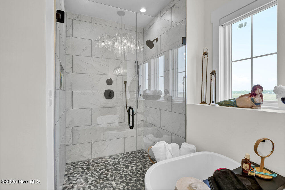 100509330 | Photo 35