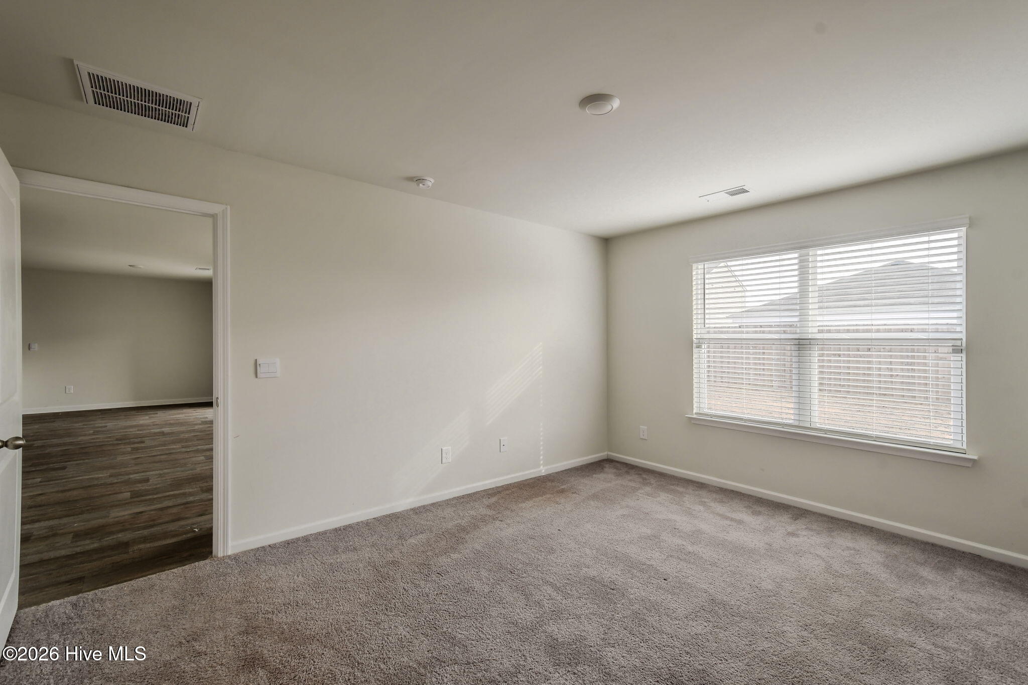 100552347 | Photo 14