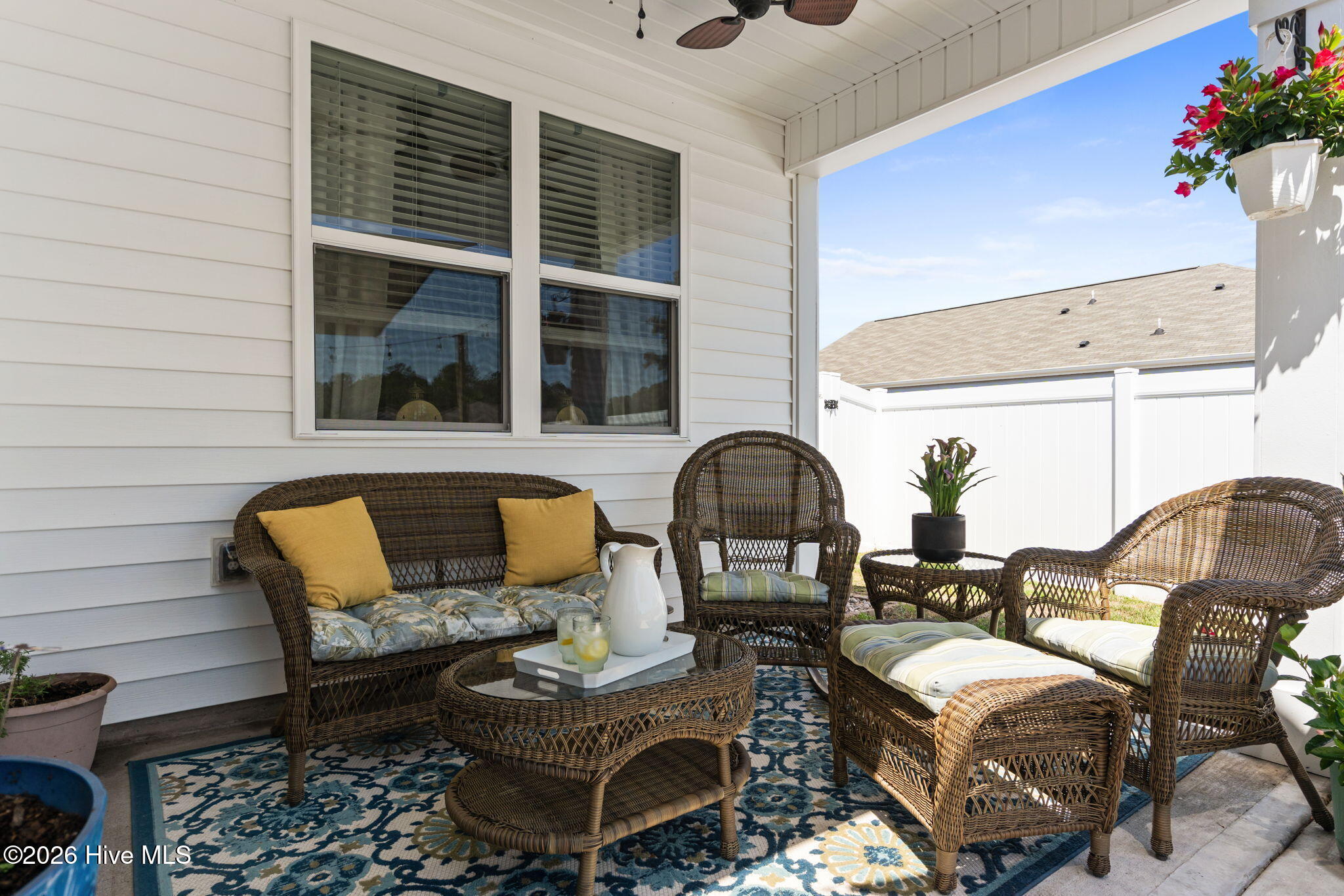 100568064 | Photo 45