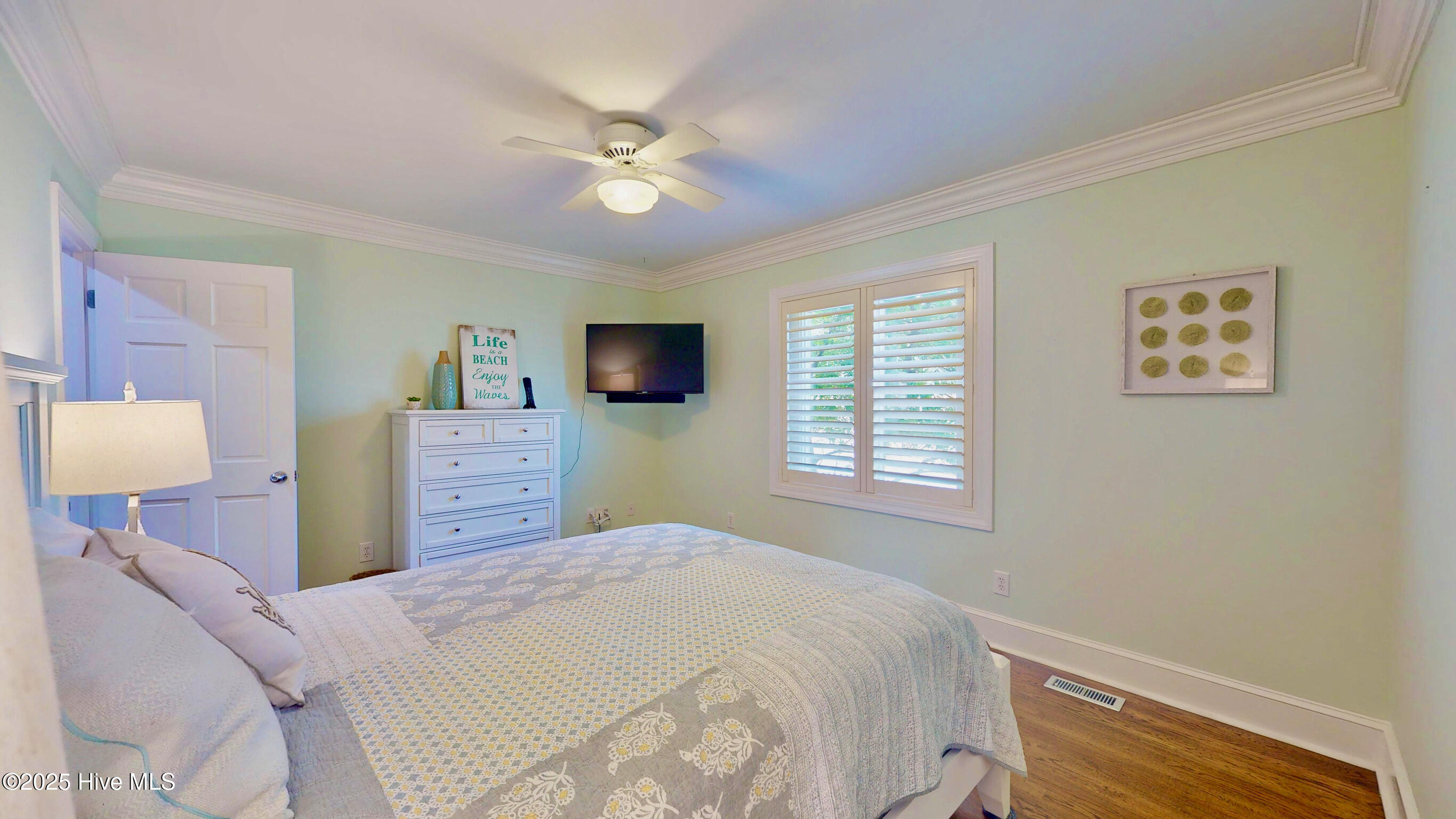 100543231 | Photo 38