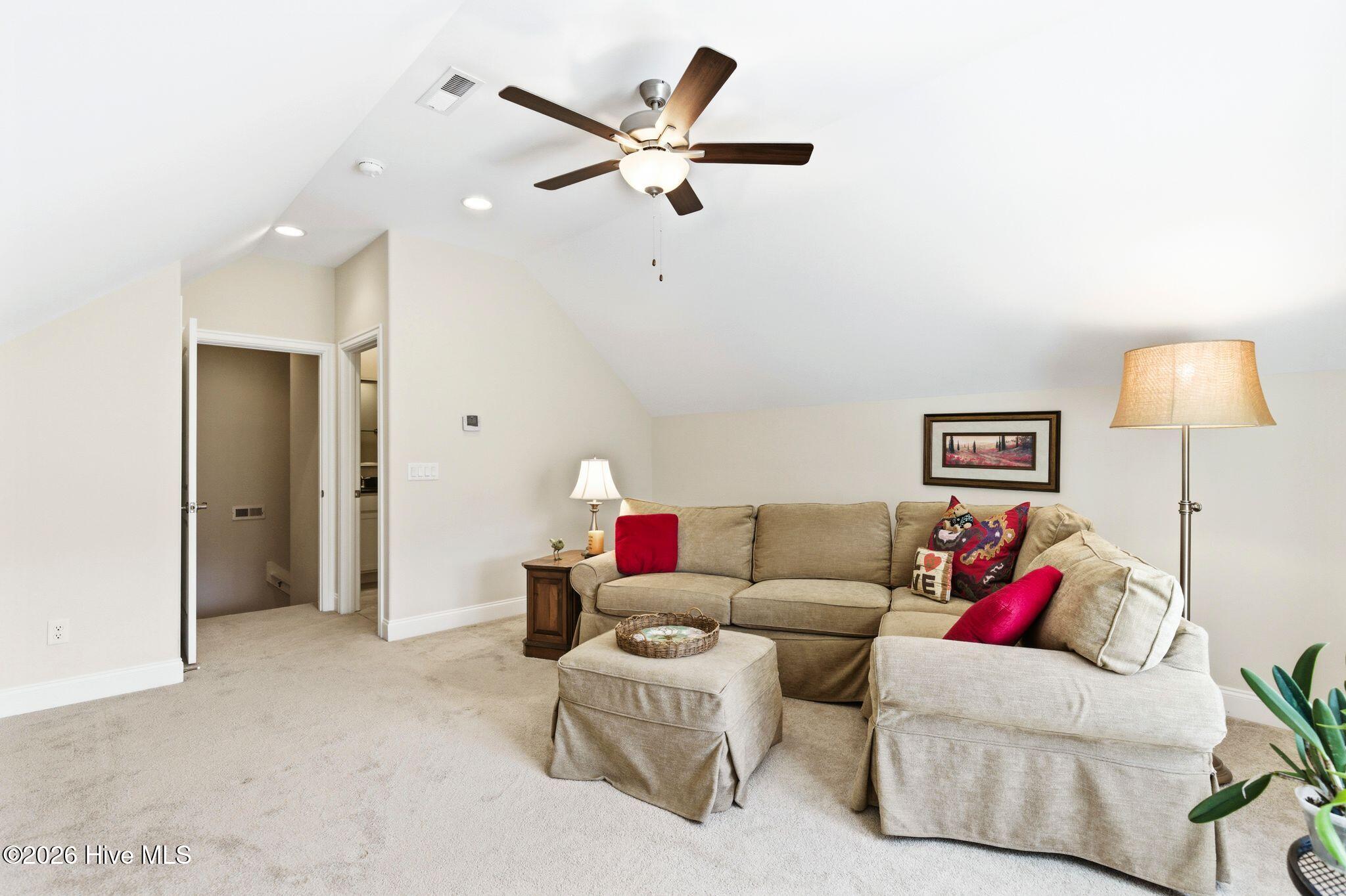 100564564 | Photo 35