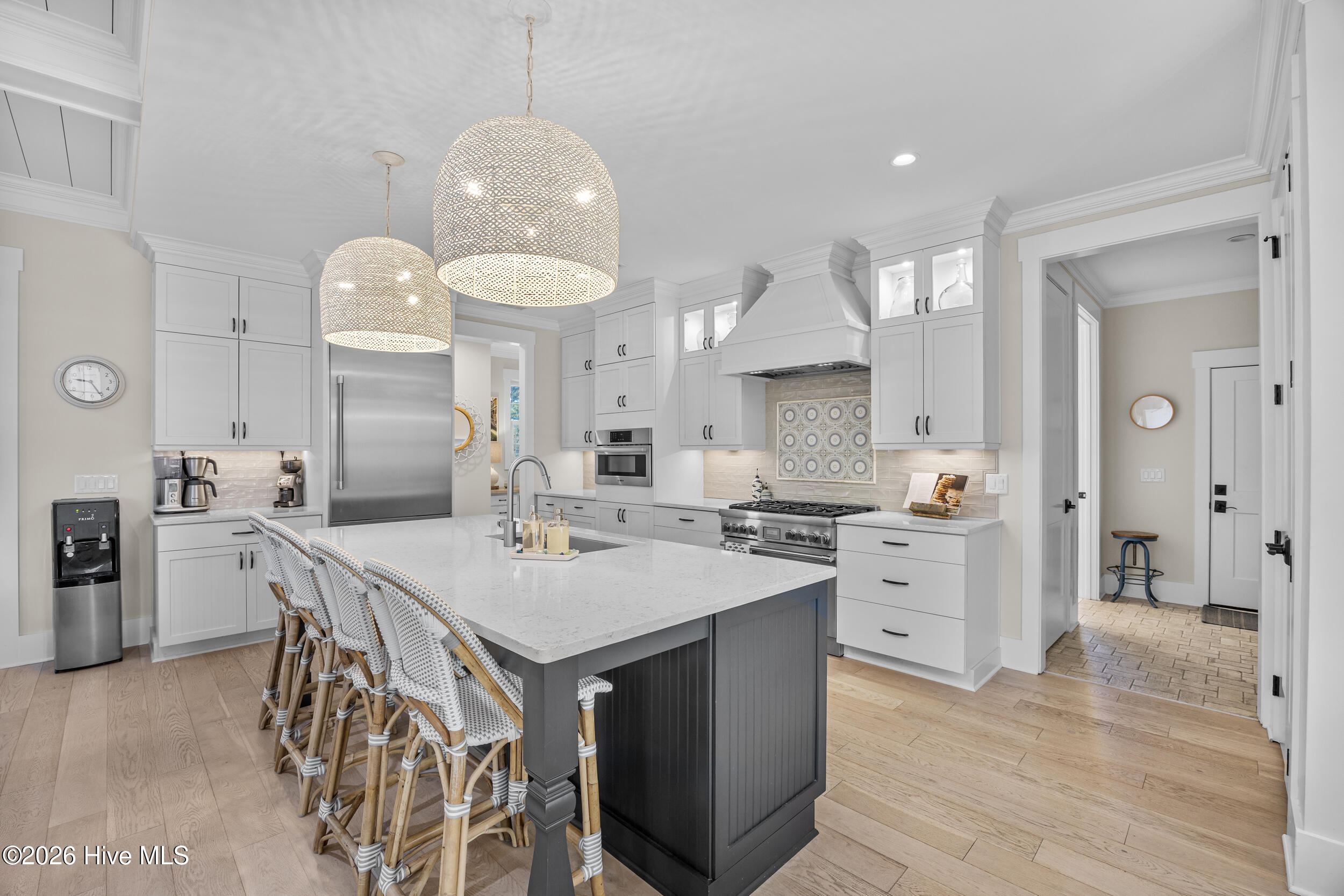 100527990 | Photo 32