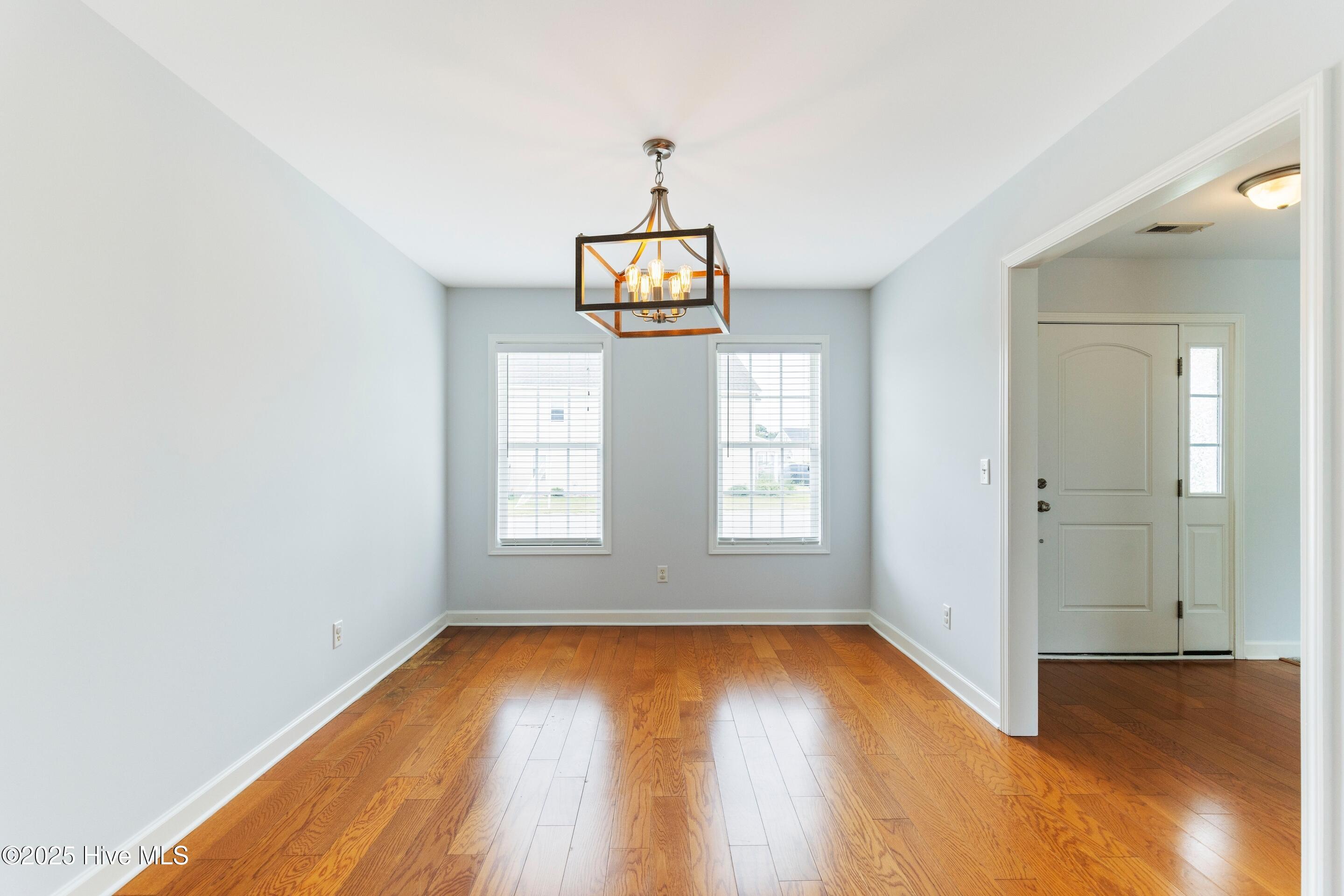 100527201 | Photo 12