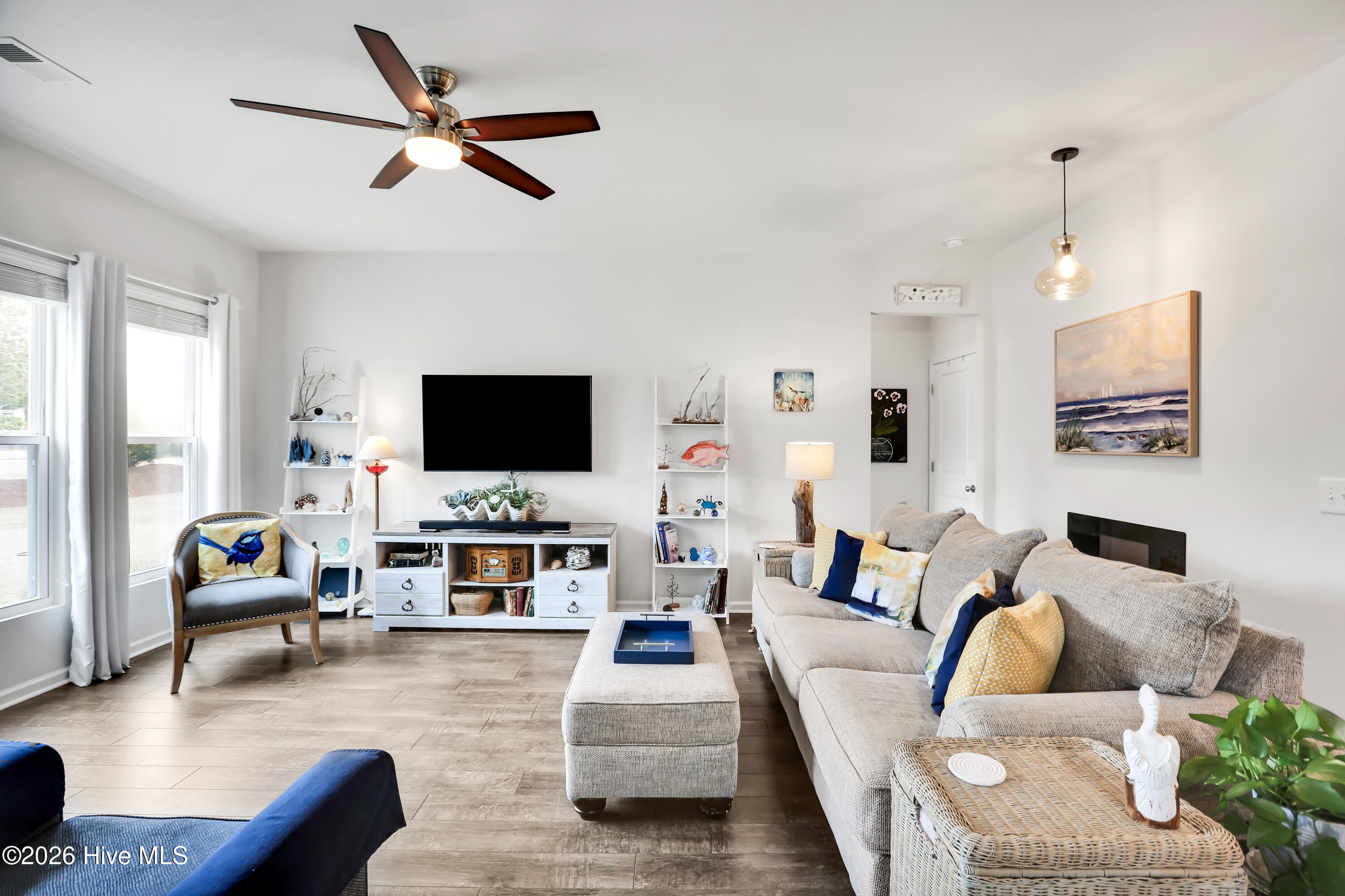 100558115 | Photo 14