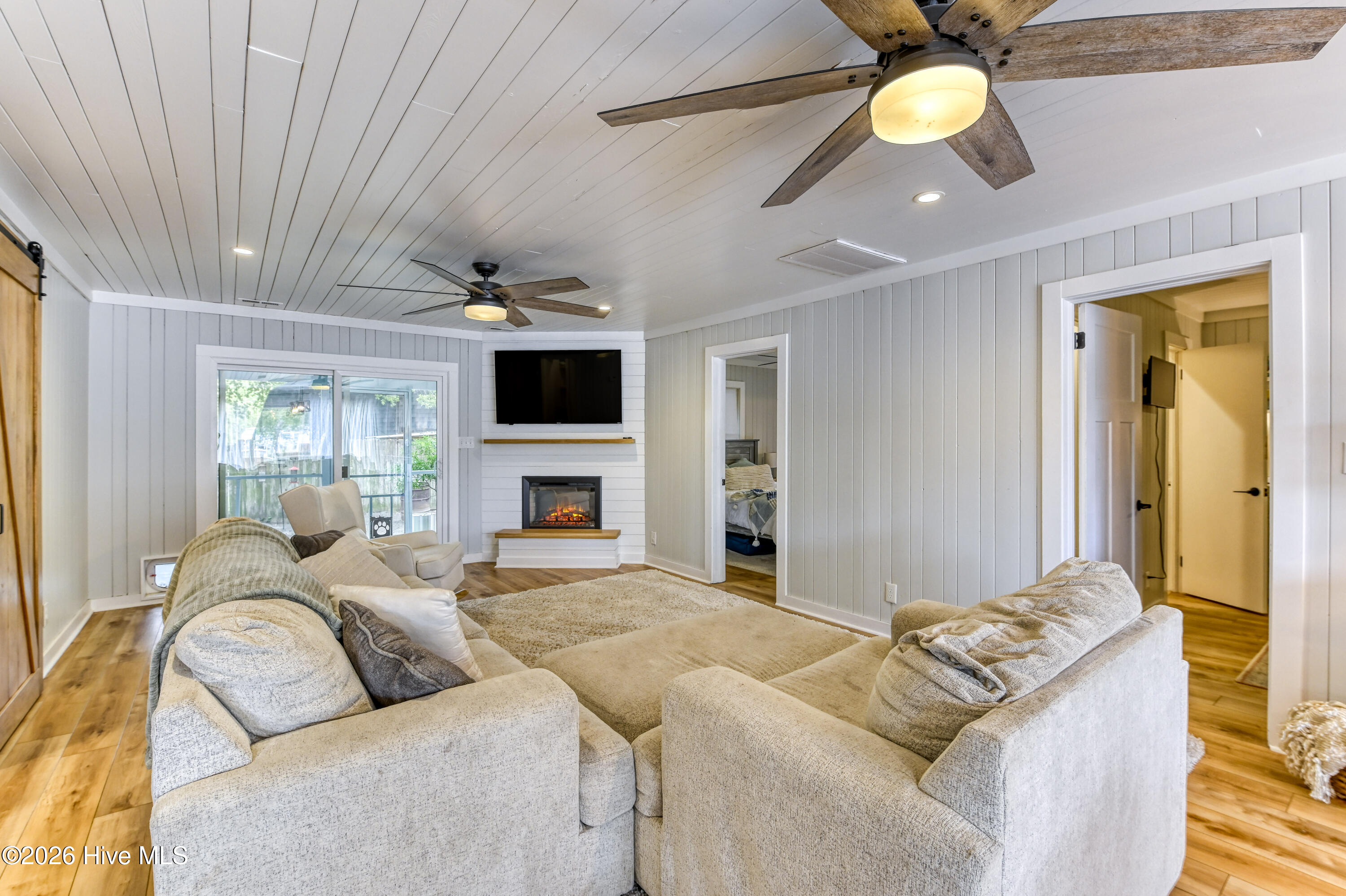 100566355 | Photo 13