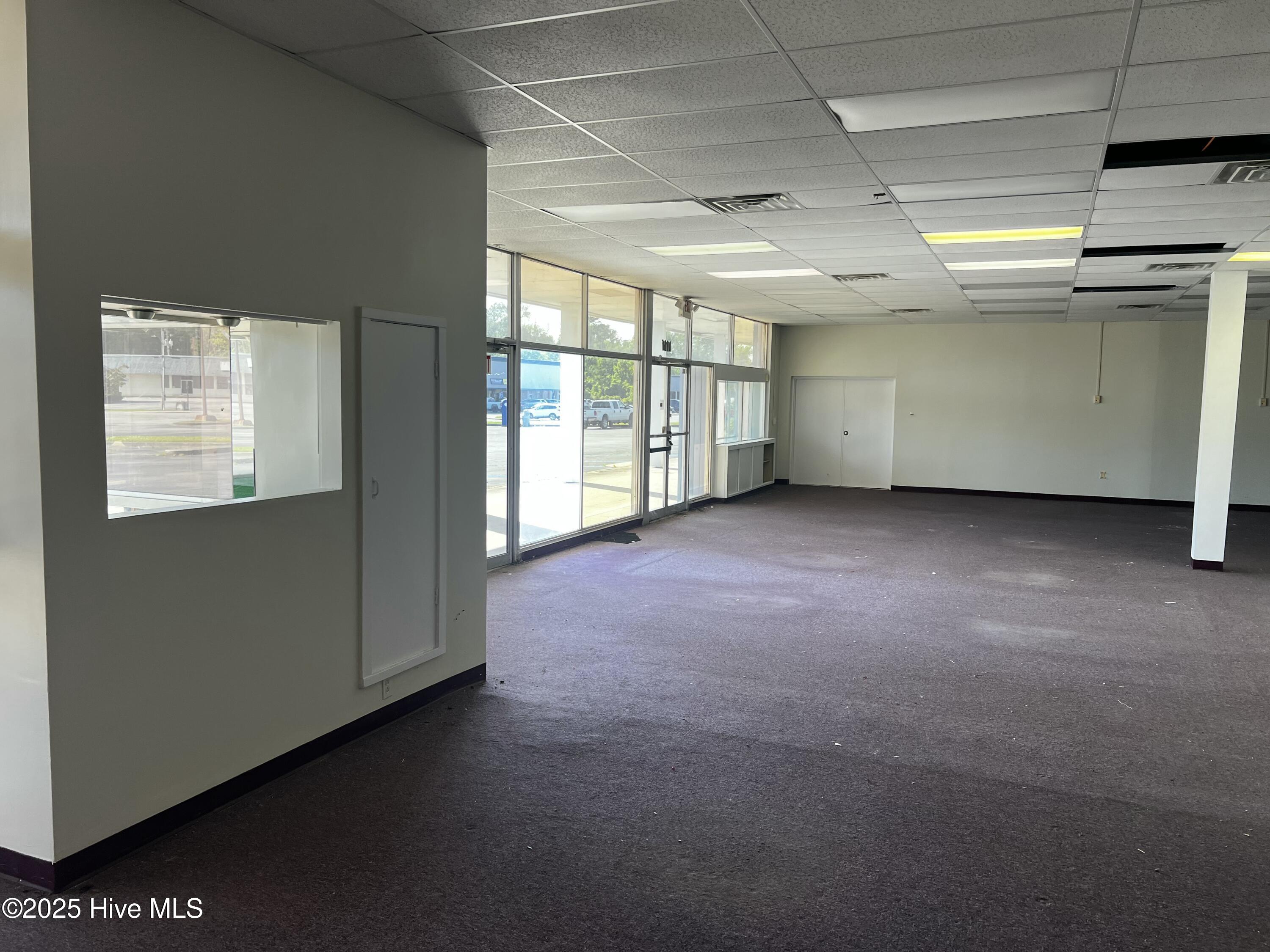 1257 Interior service windows