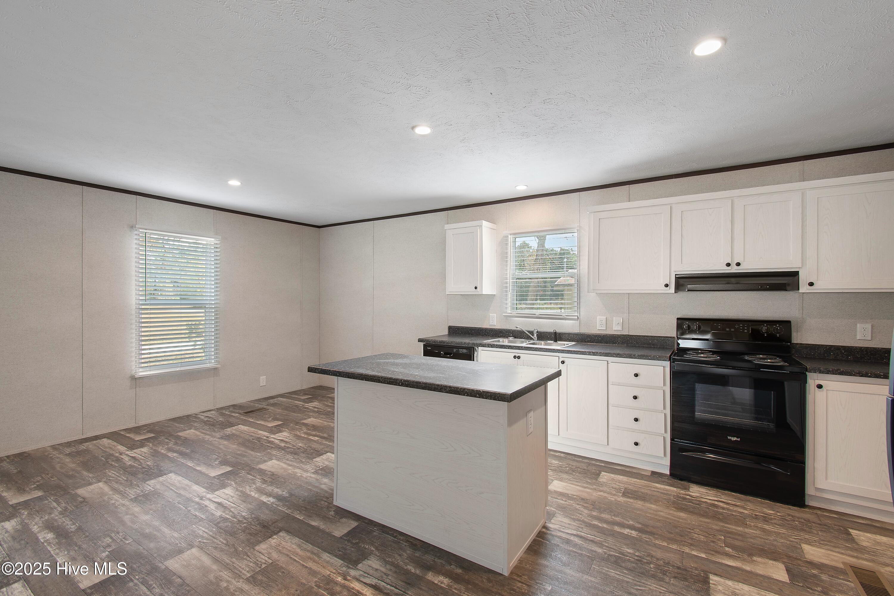 100542046 | Photo 12