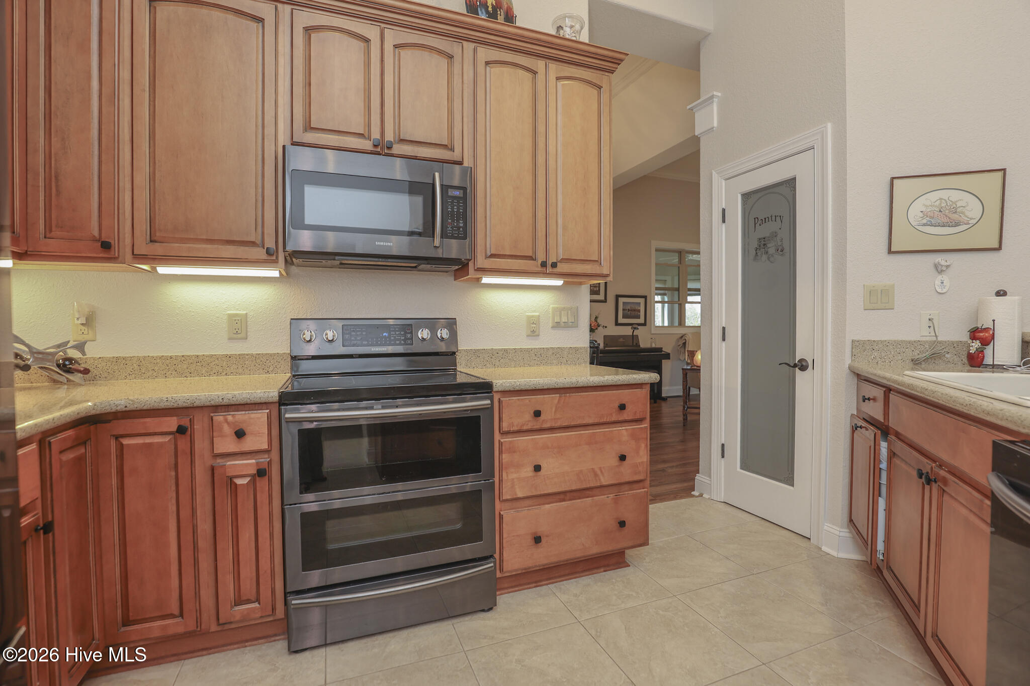 100564942 | Photo 102