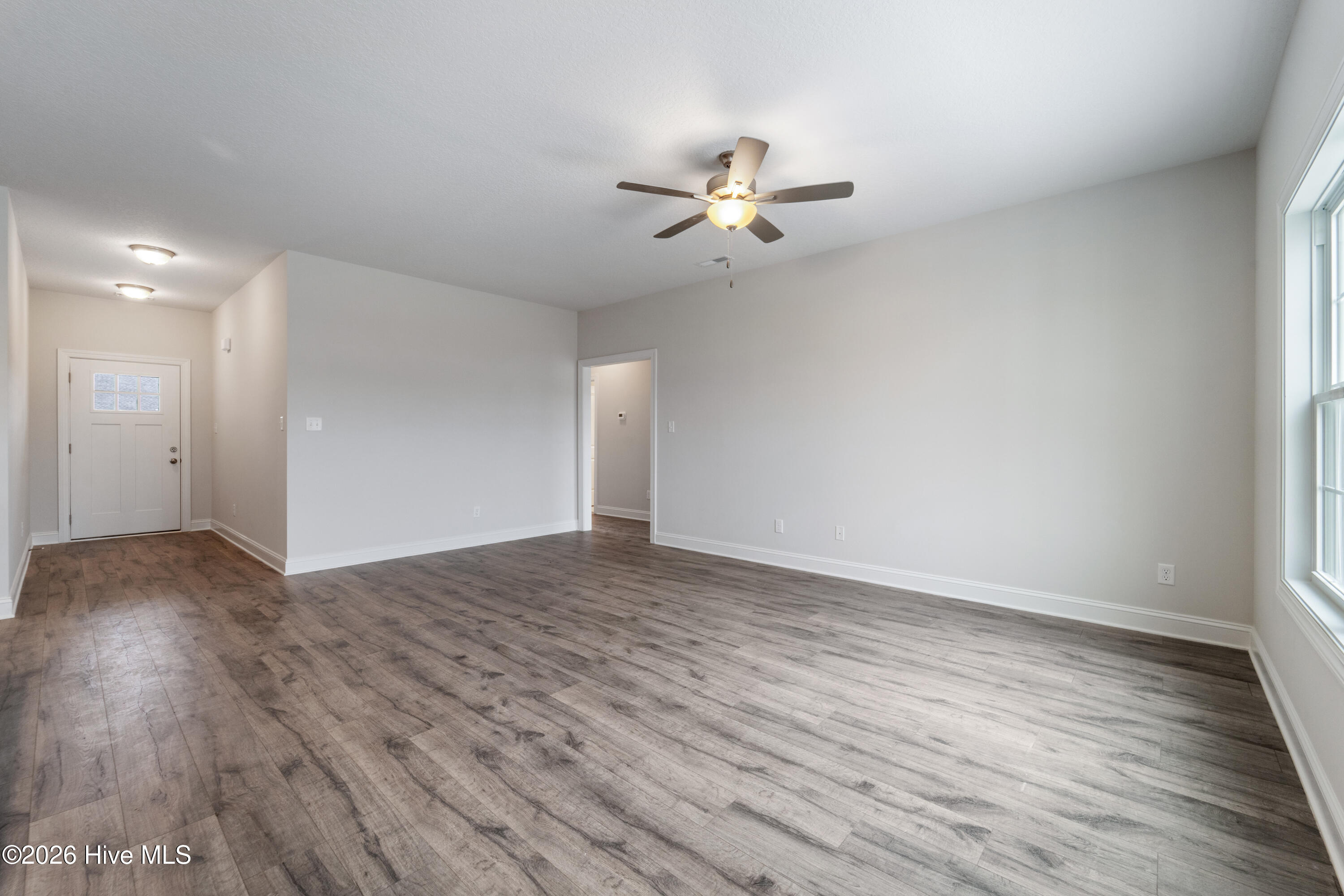 100523498 | Photo 32