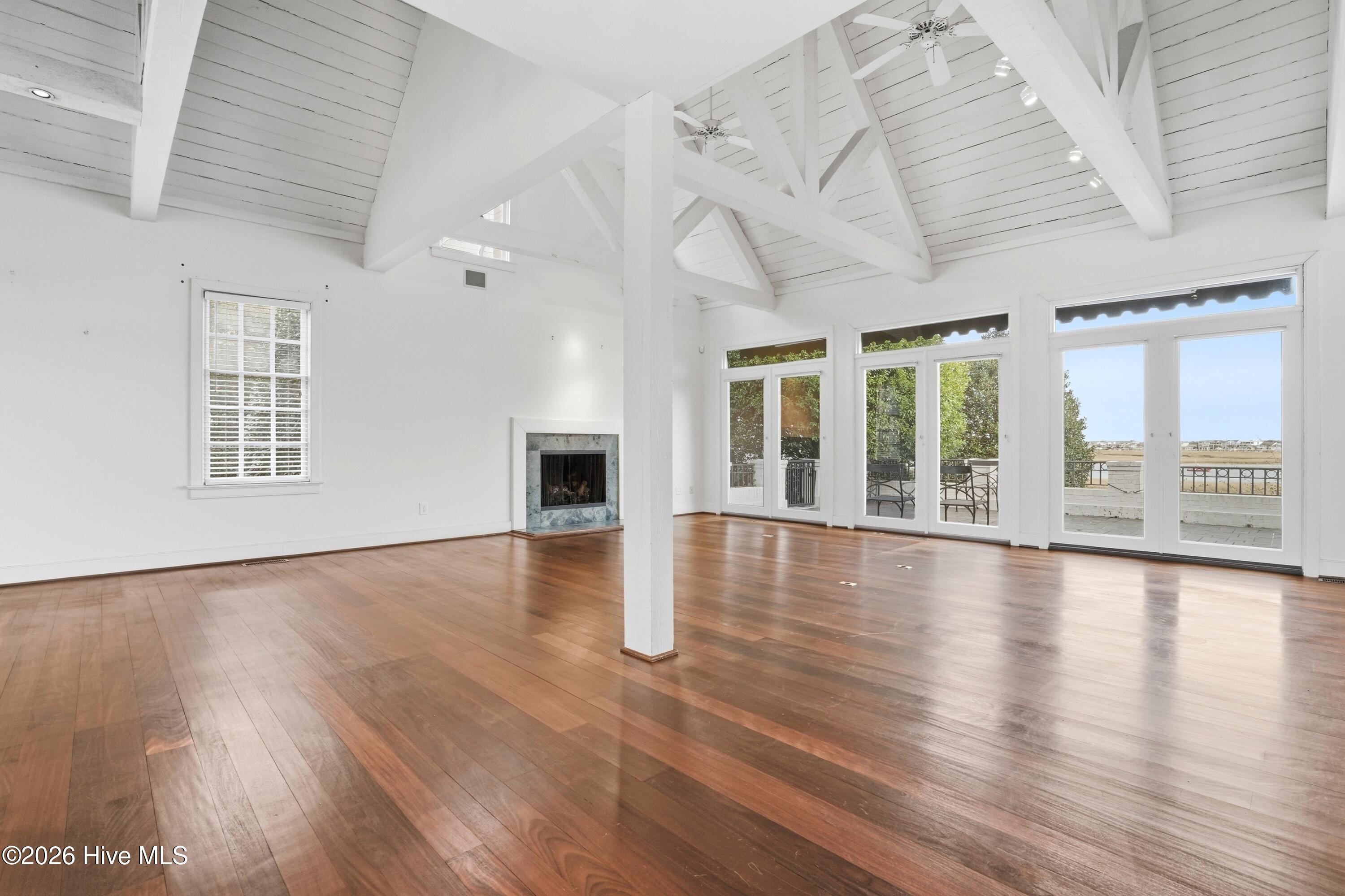 100556046 | Photo 18