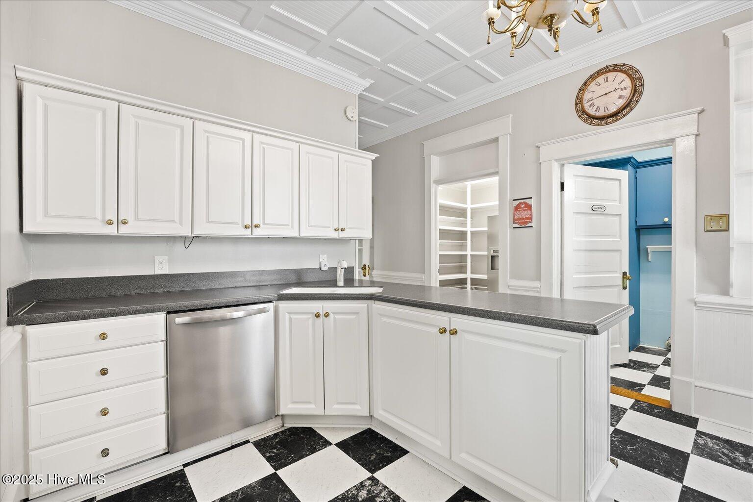 100529930 | Photo 16