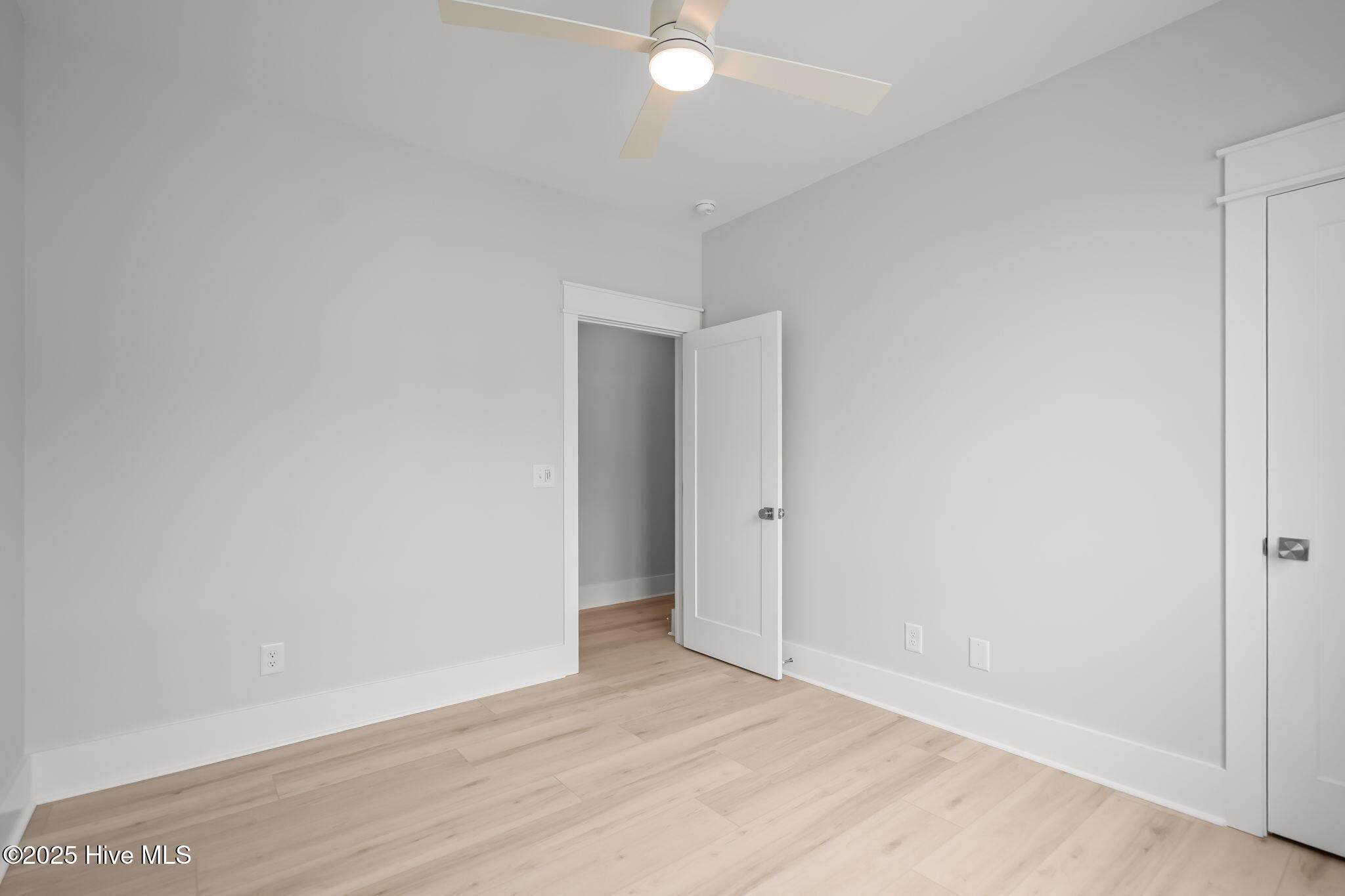 100537880 | Photo 43