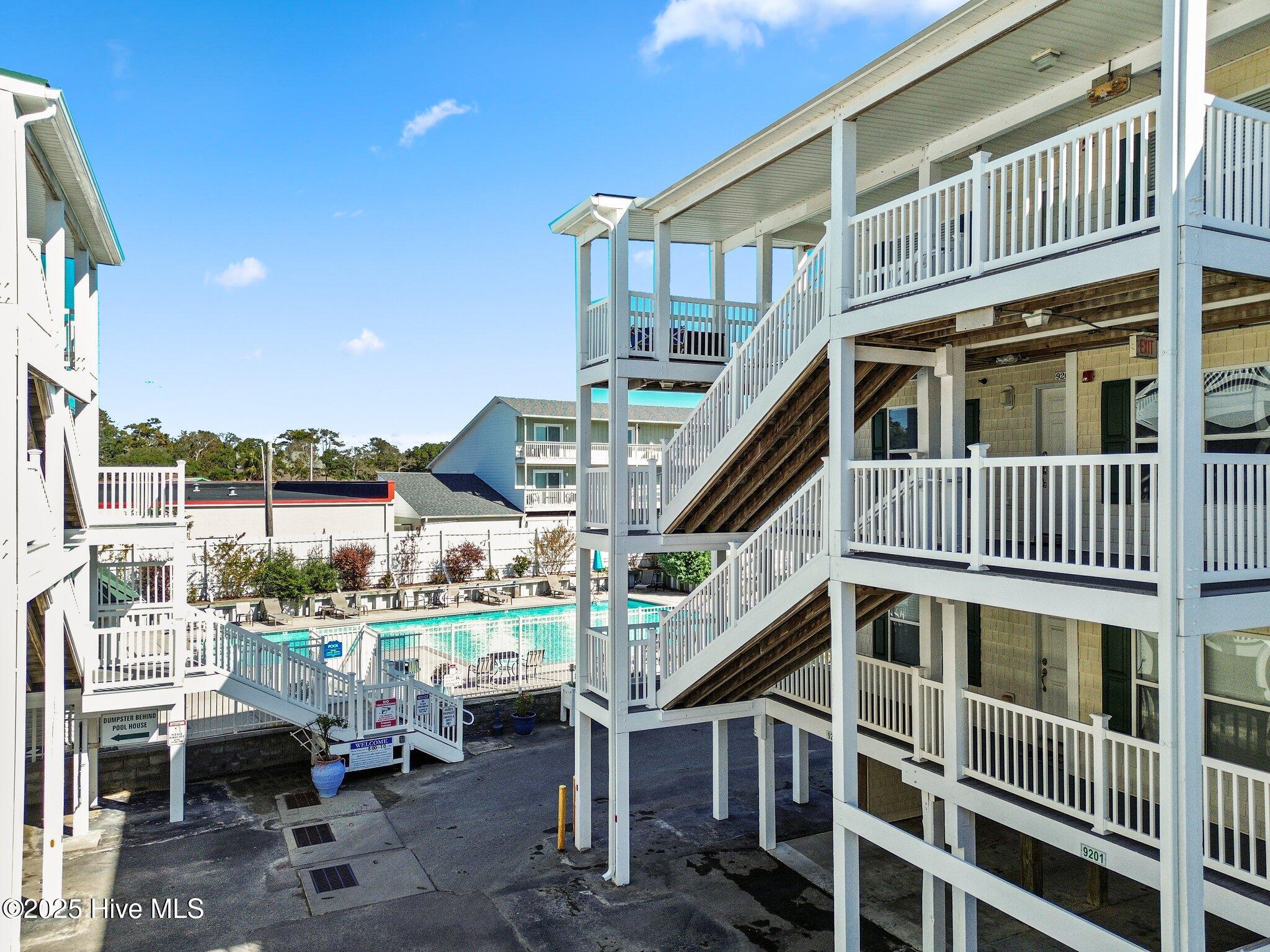 100553289 | Photo 17