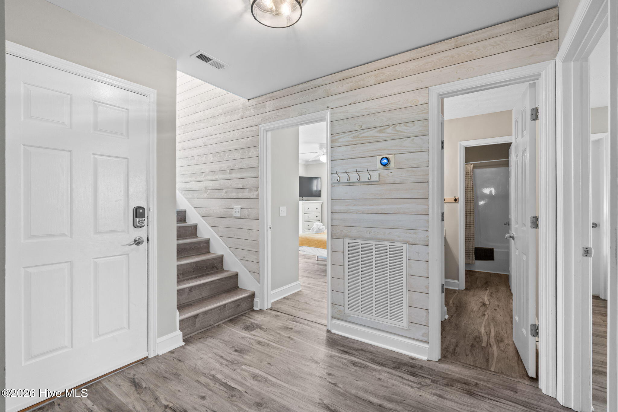 100568458 | Photo 59