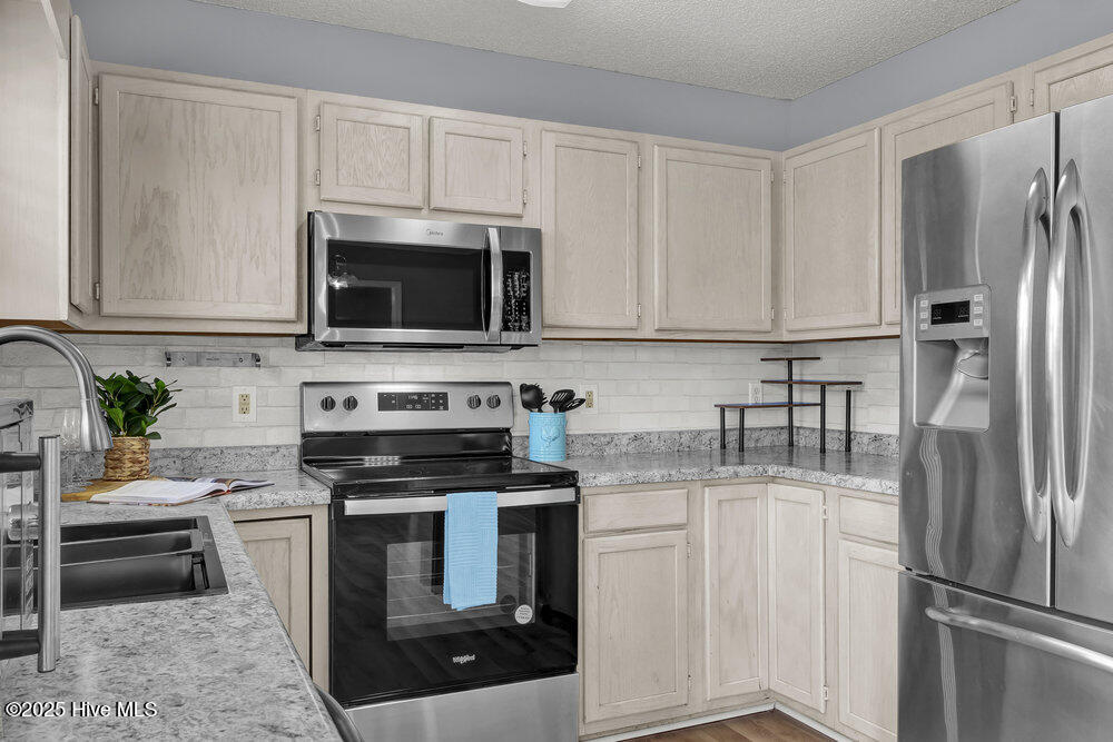 100544228 | Photo 11