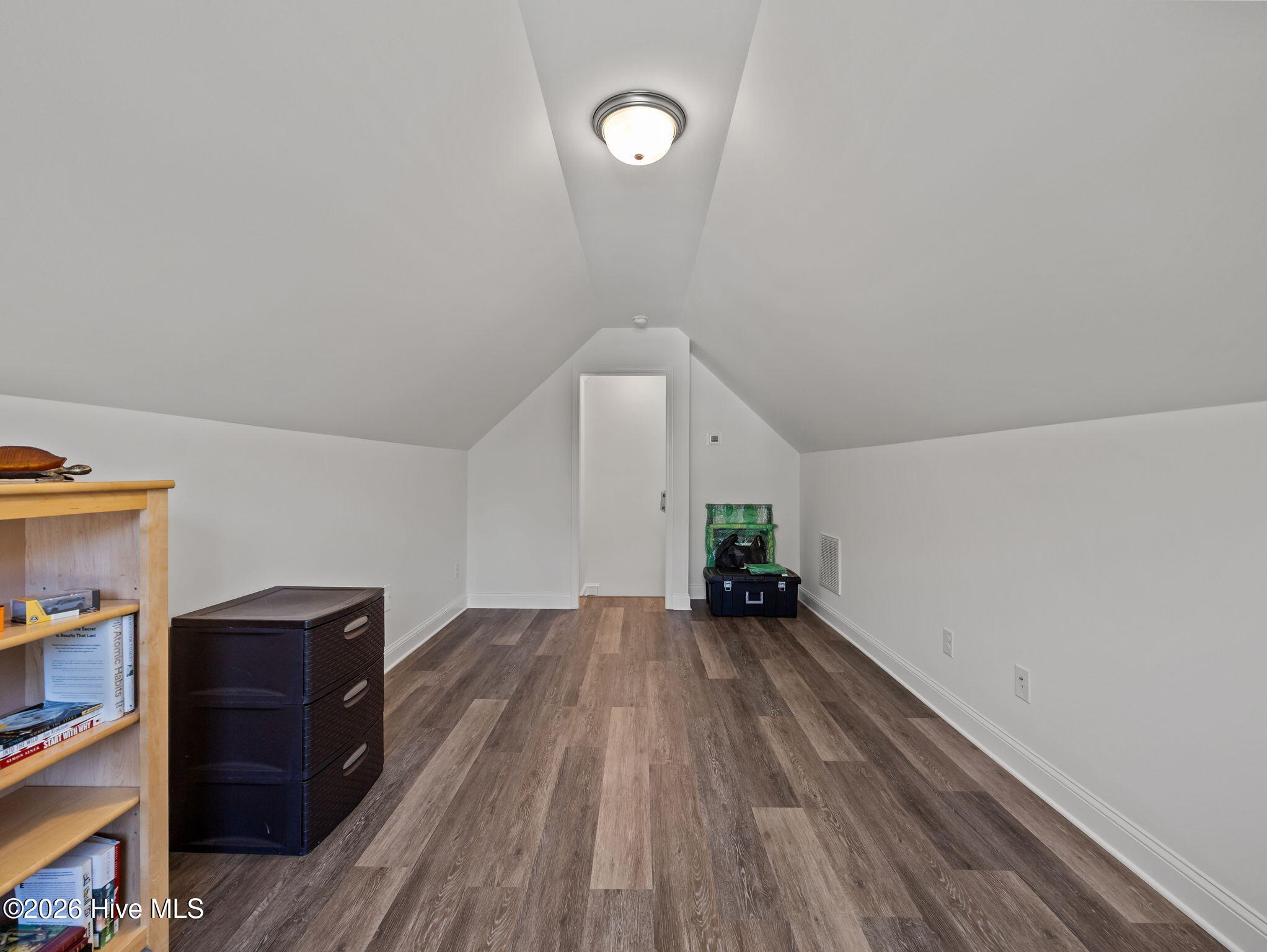 100569274 | Photo 23