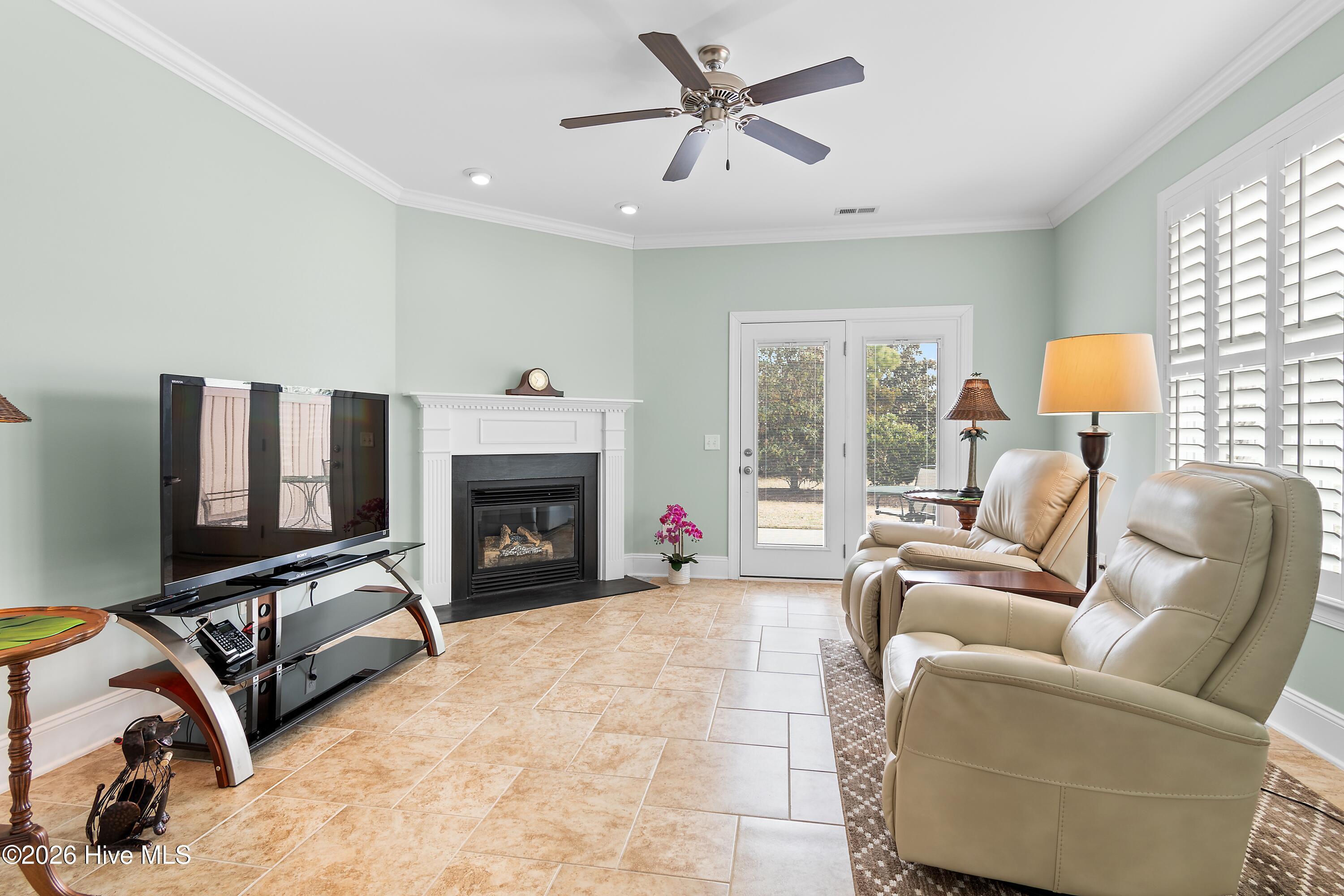 100554083 | Photo 15