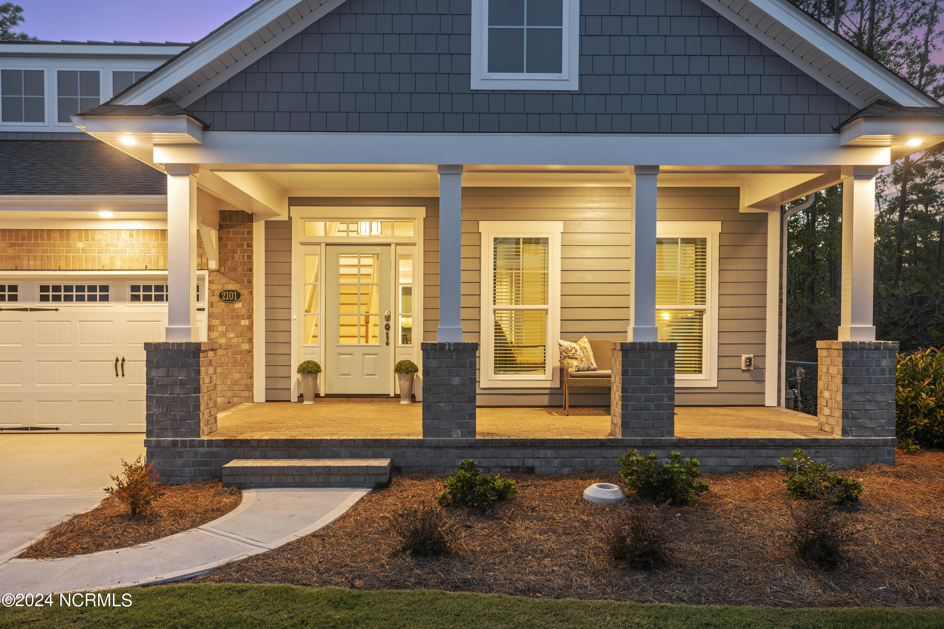 100568554 | Photo 58