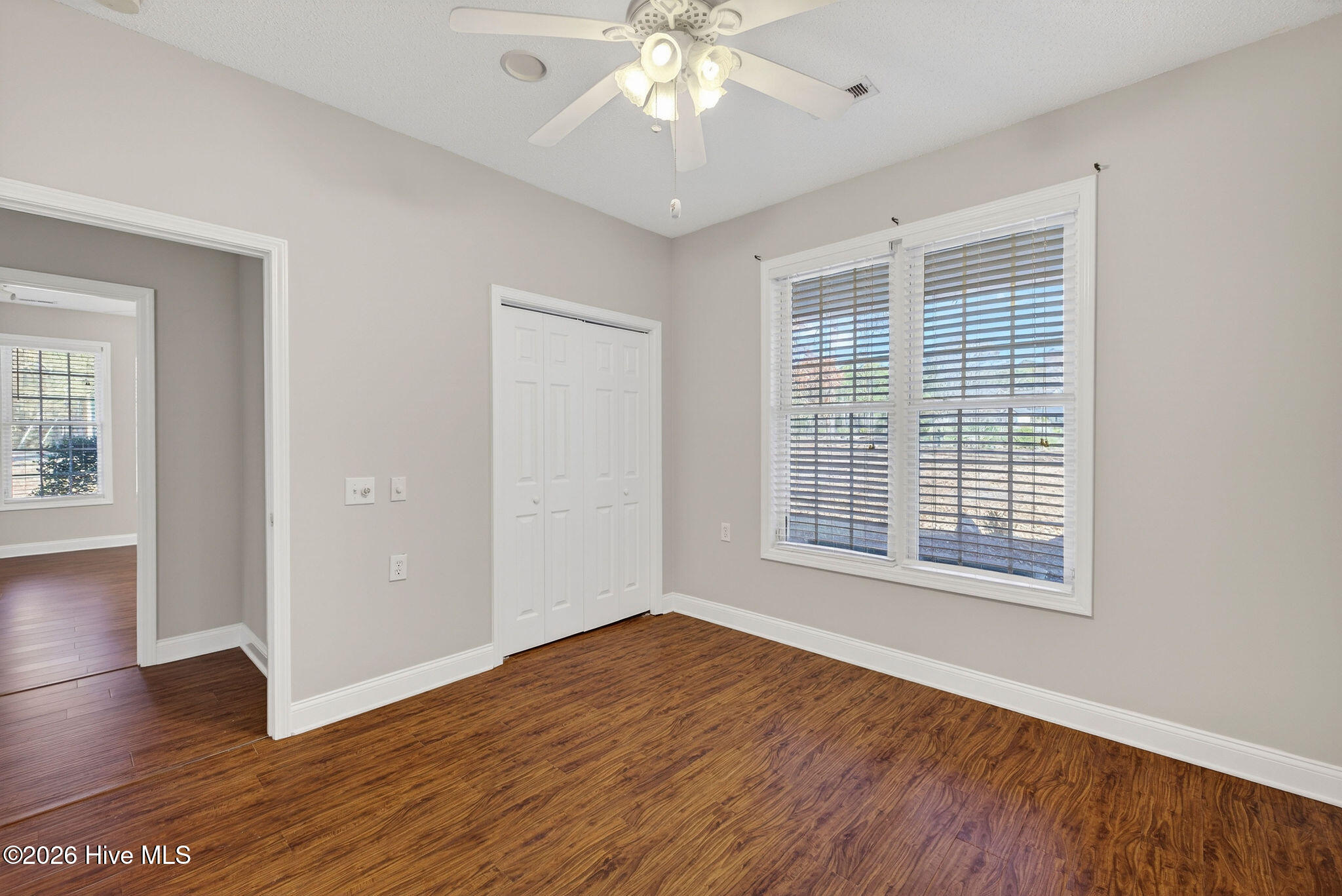 100549331 | Photo 49