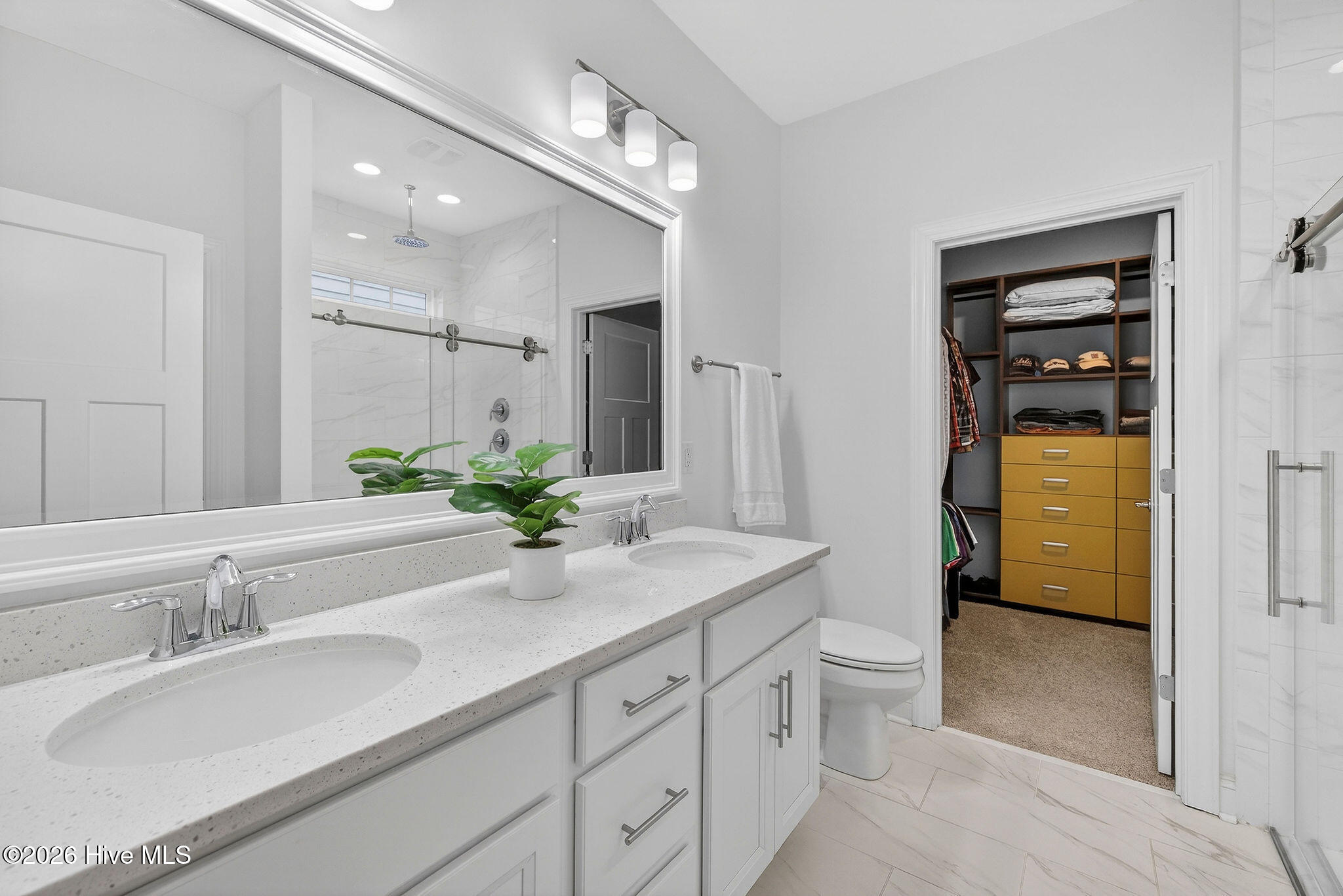 100557170 | Photo 37