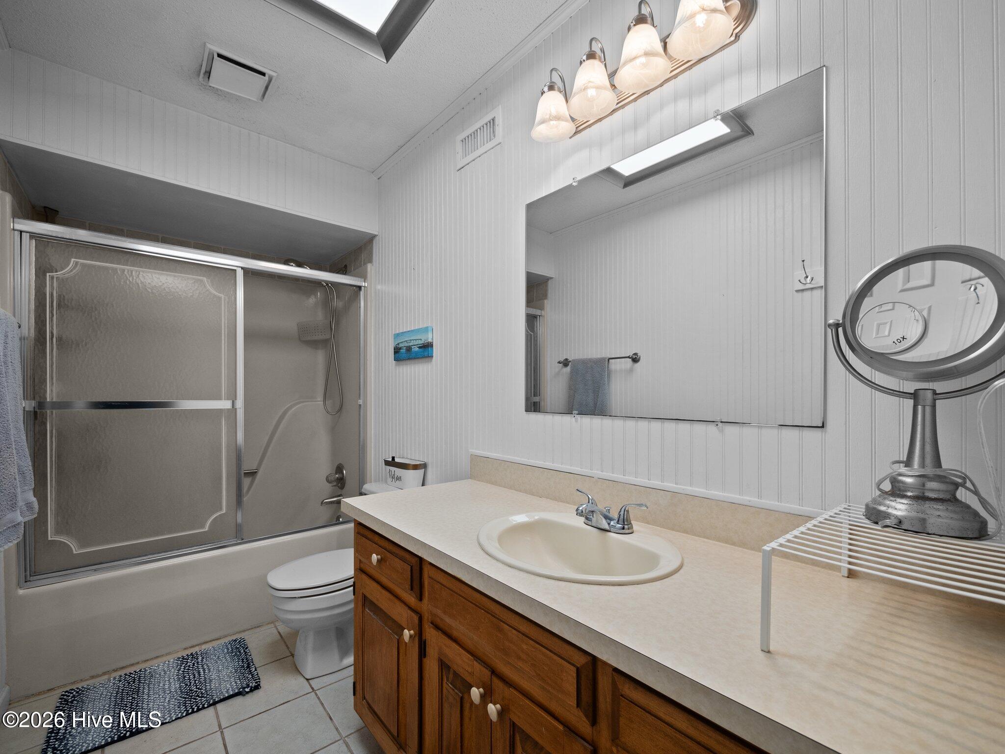 100548532 | Photo 21