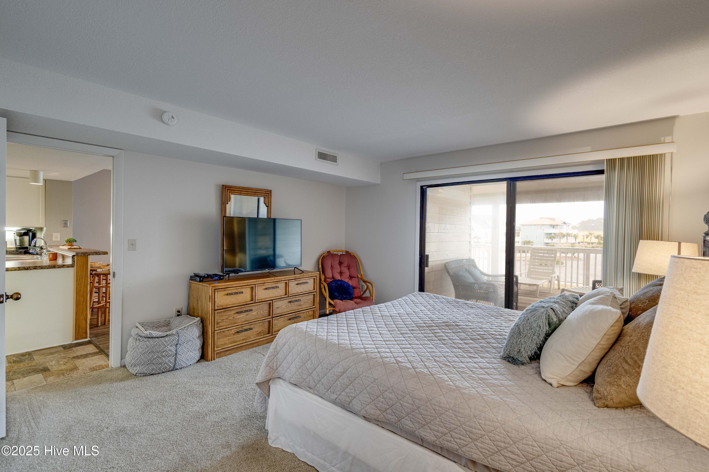 100494950 | Photo 16