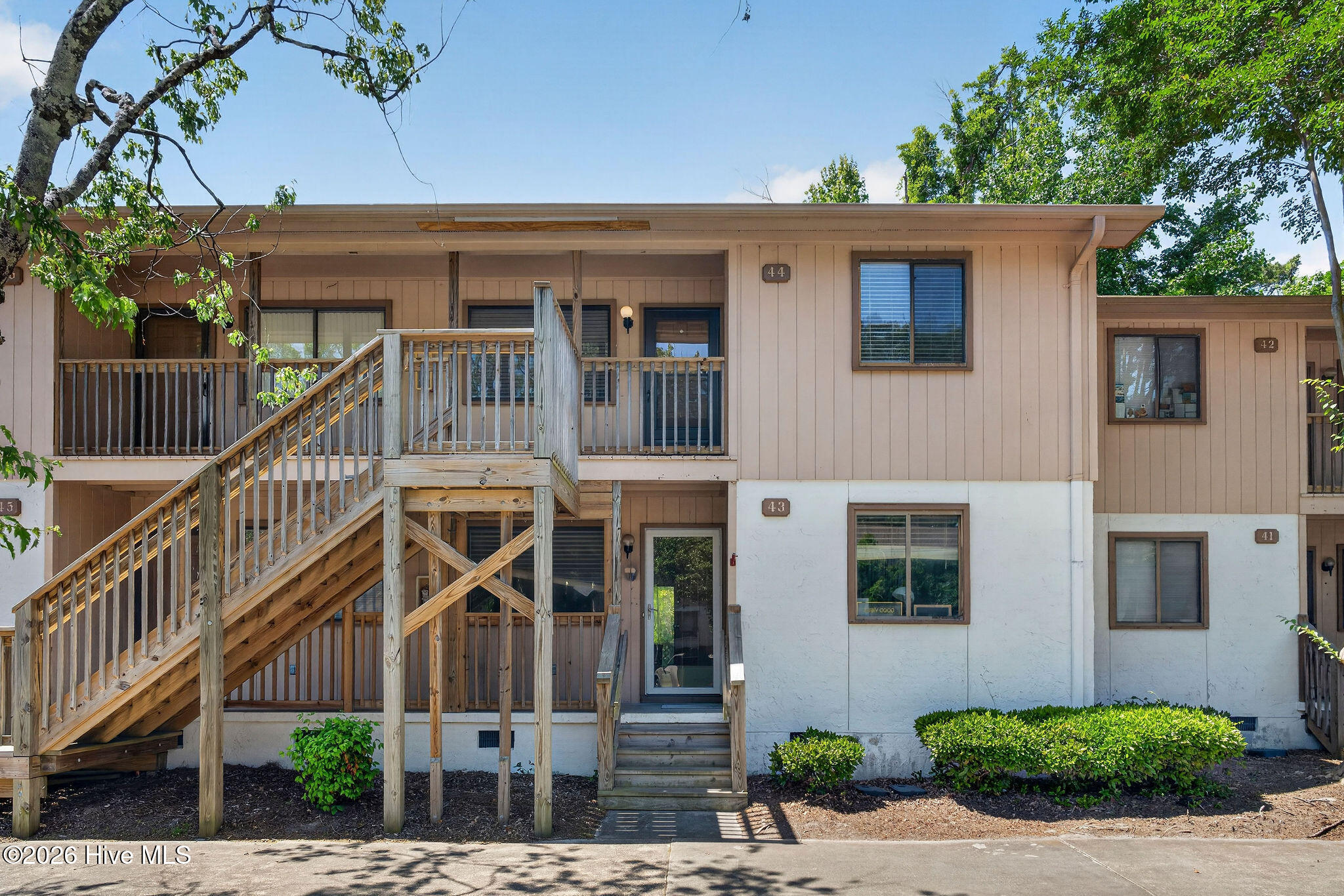 100569384 | Photo 29