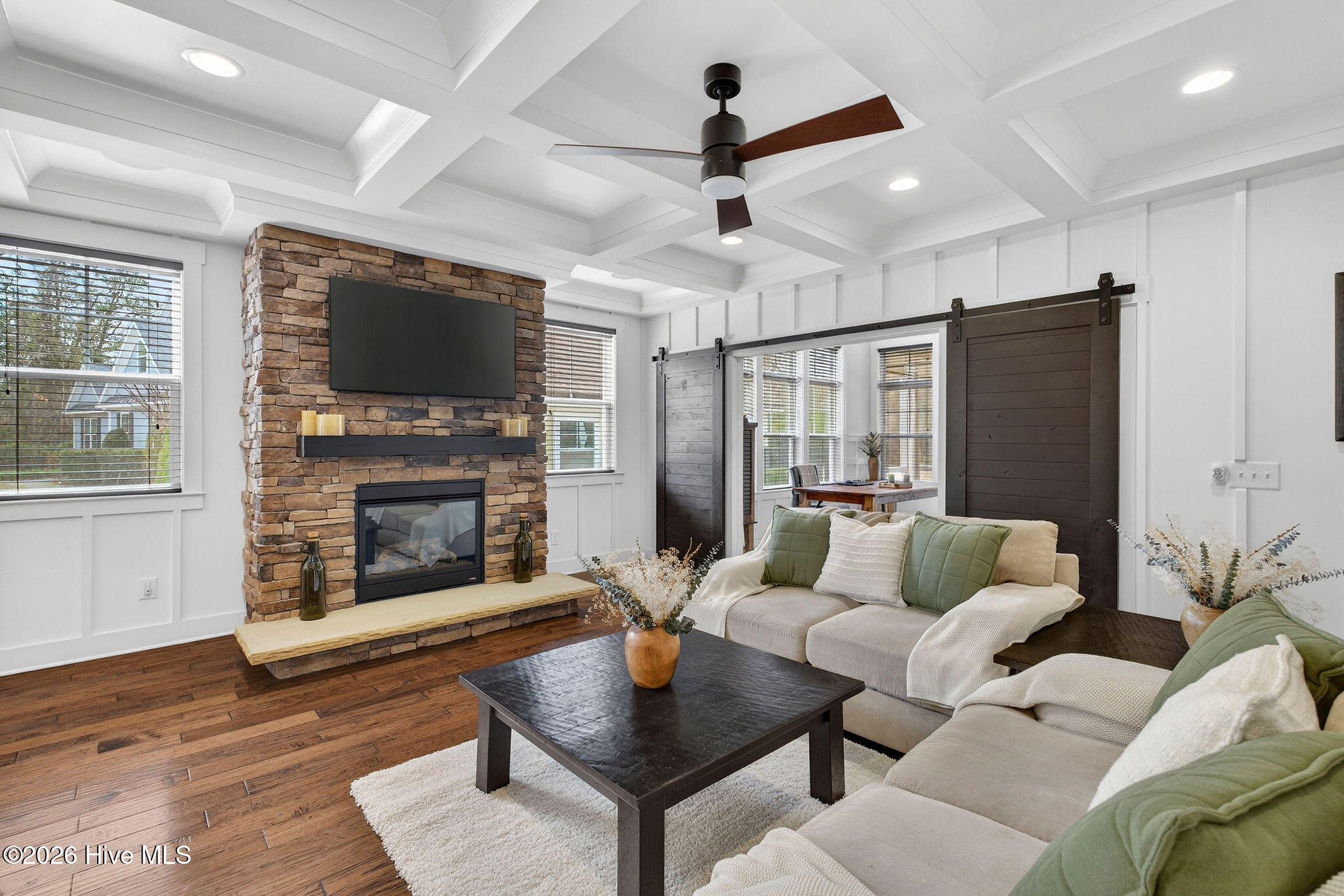 100561102 | Photo 21