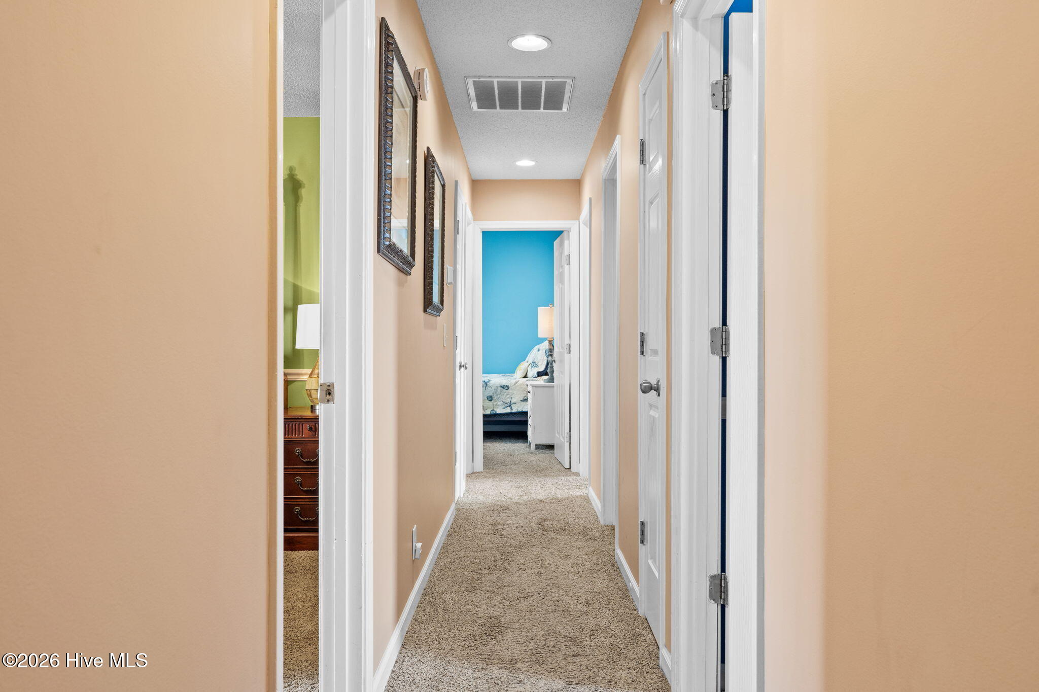 100570592 | Photo 33