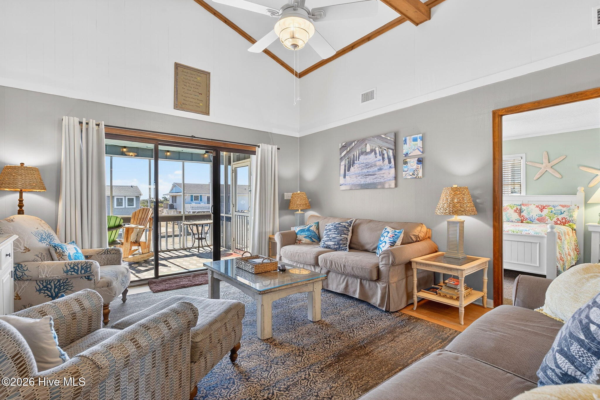 100554629 | Photo 15