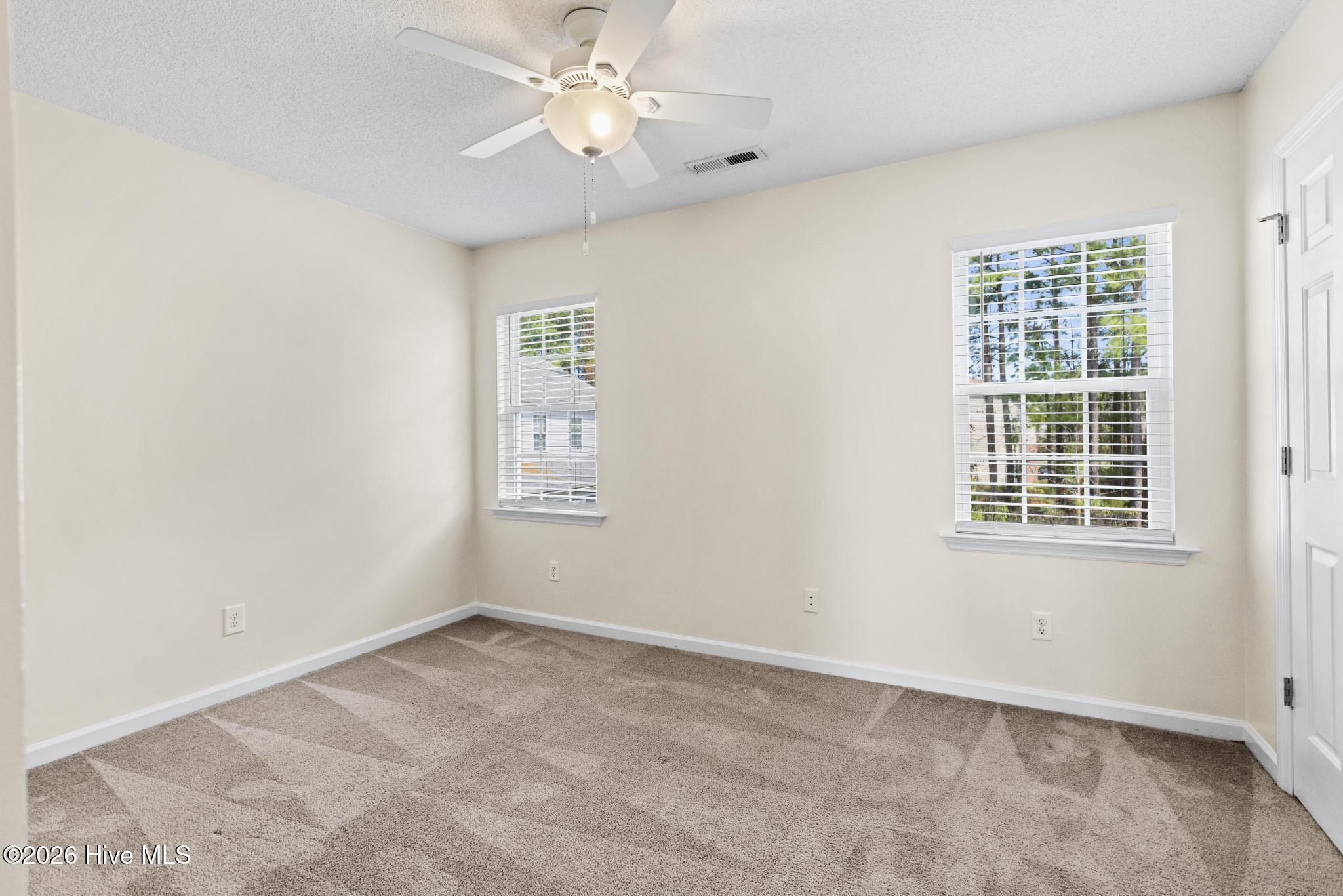 100554013 | Photo 23