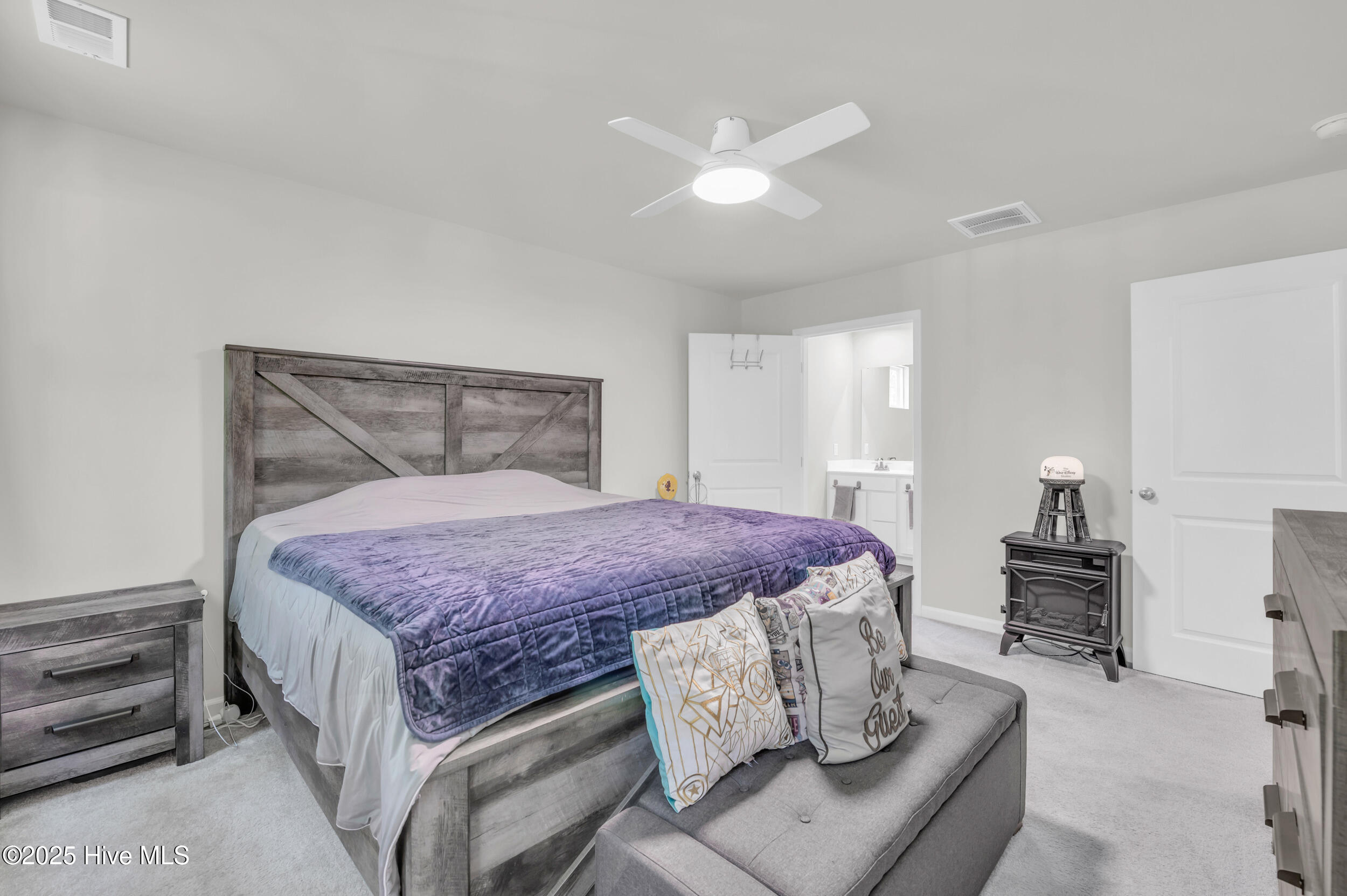 100570488 | Photo 16