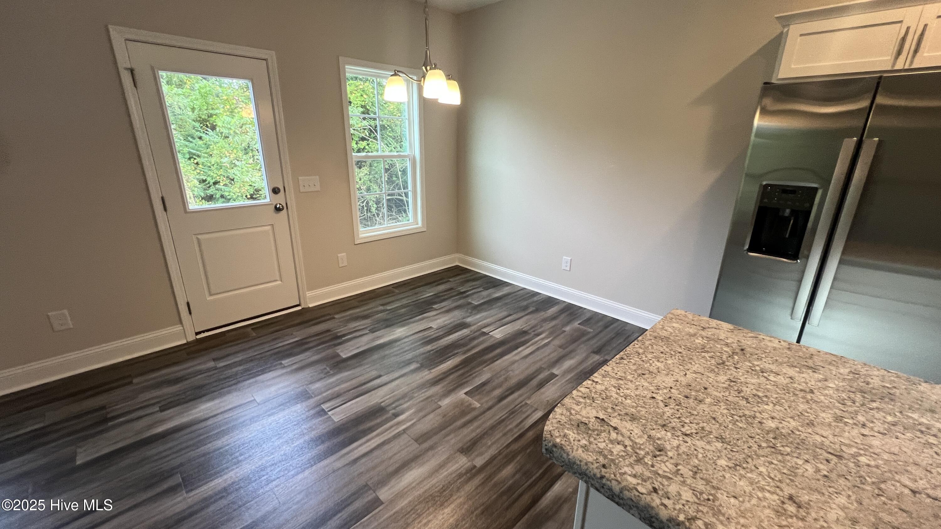 100505781 | Photo 25