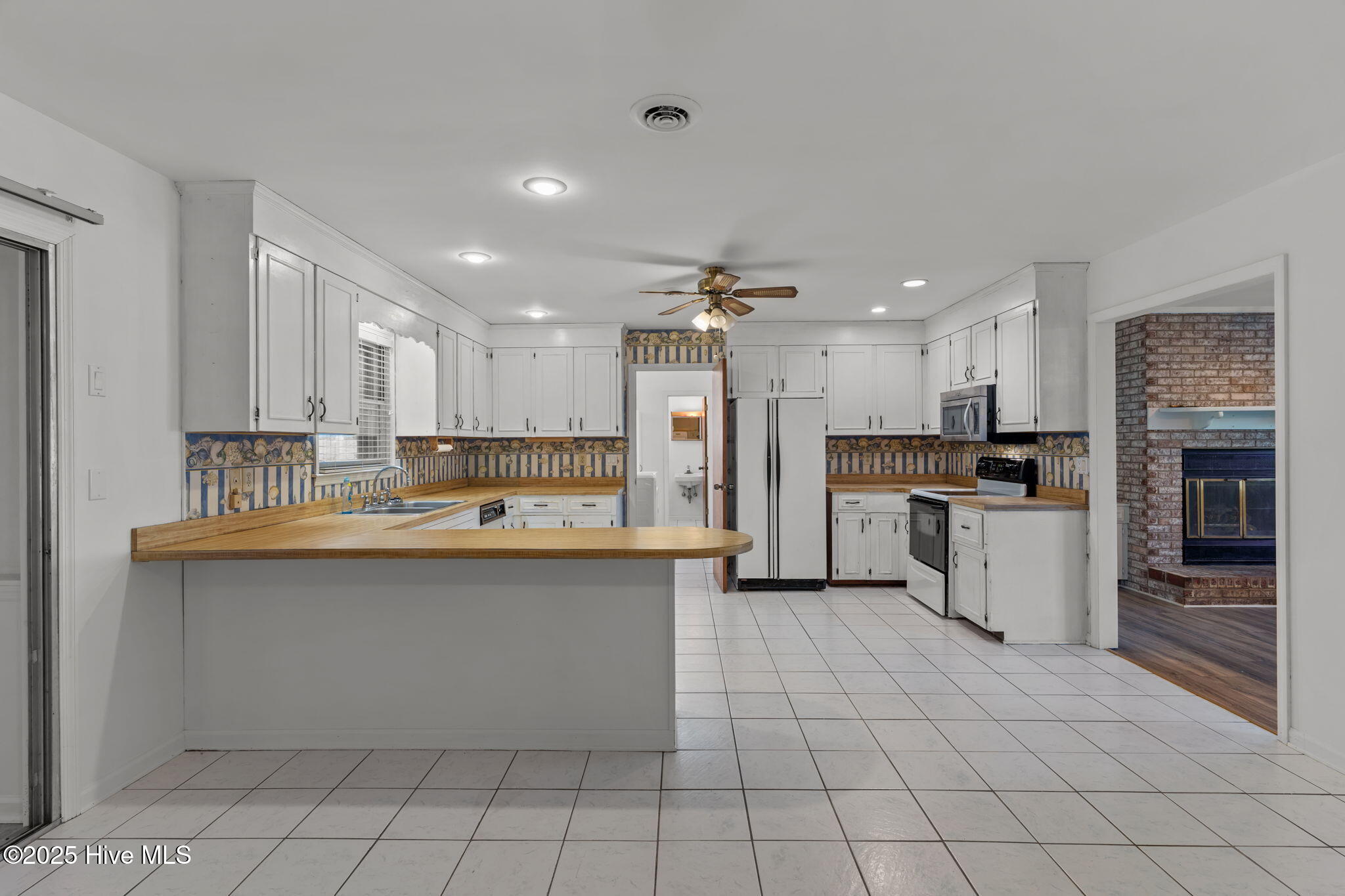 100545150 | Photo 16