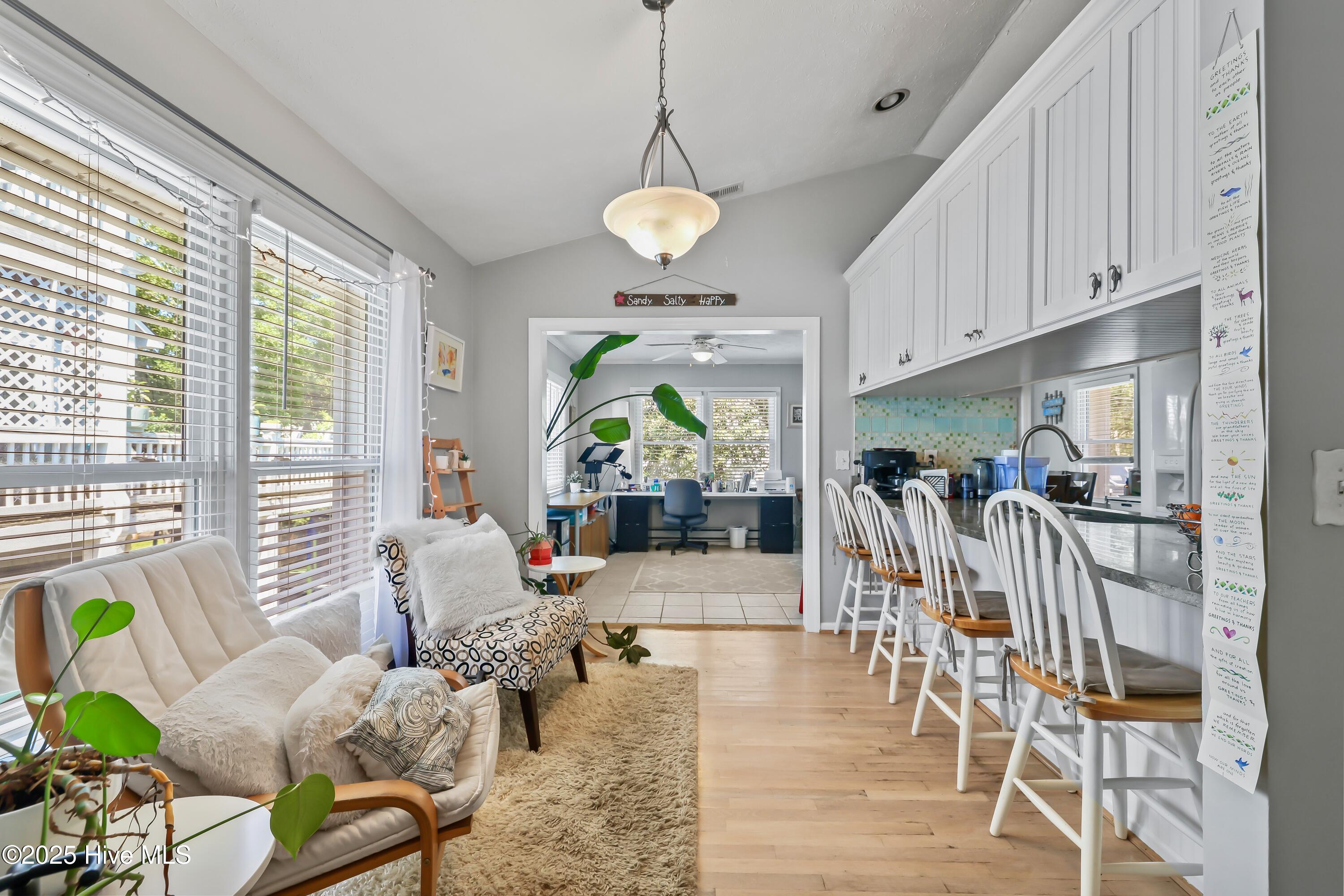 100519287 | Photo 12