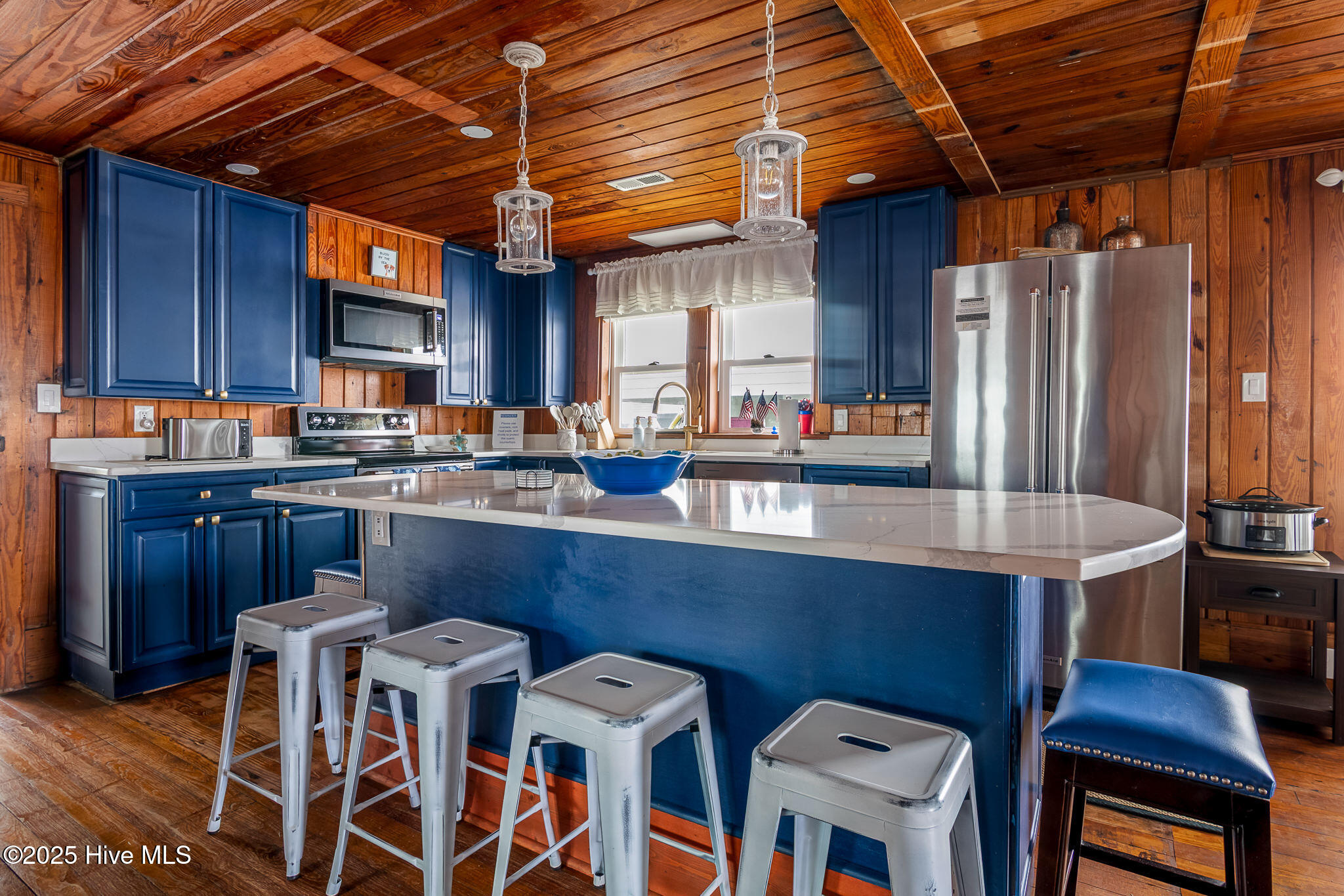 100521832 | Photo 15