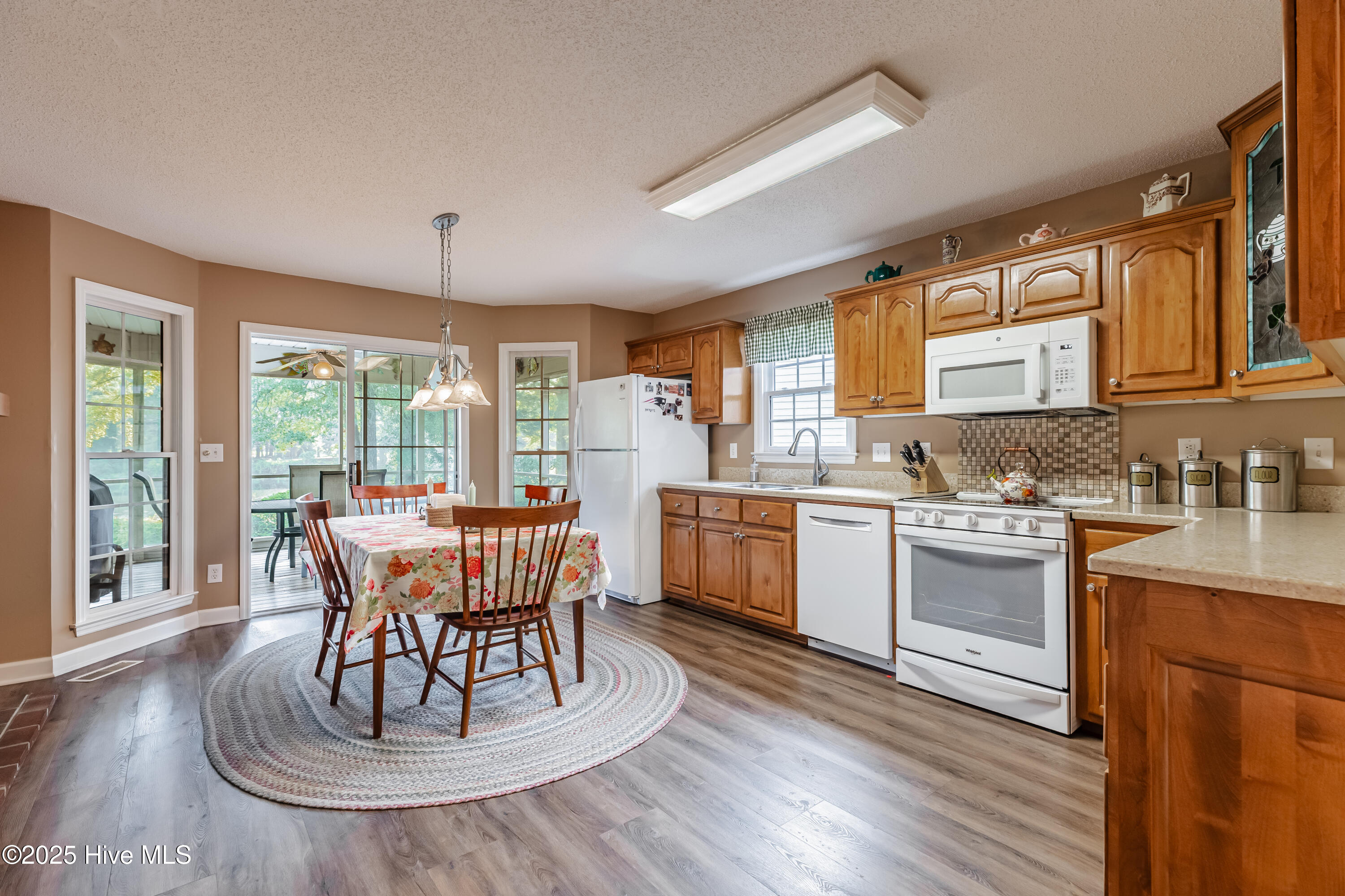 100535569 | Photo 18