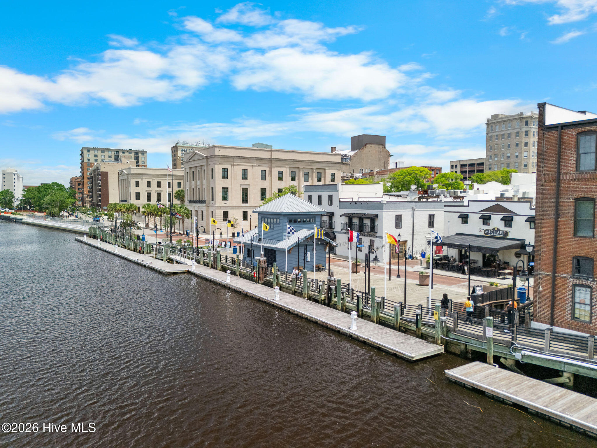 100553604 | Photo 105