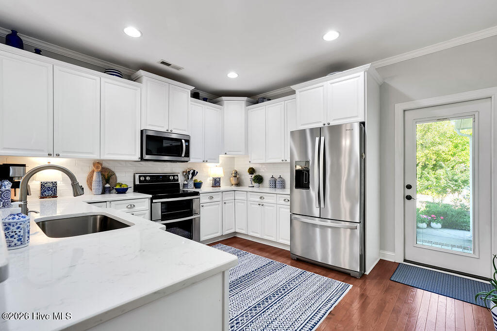 100570520 | Photo 12