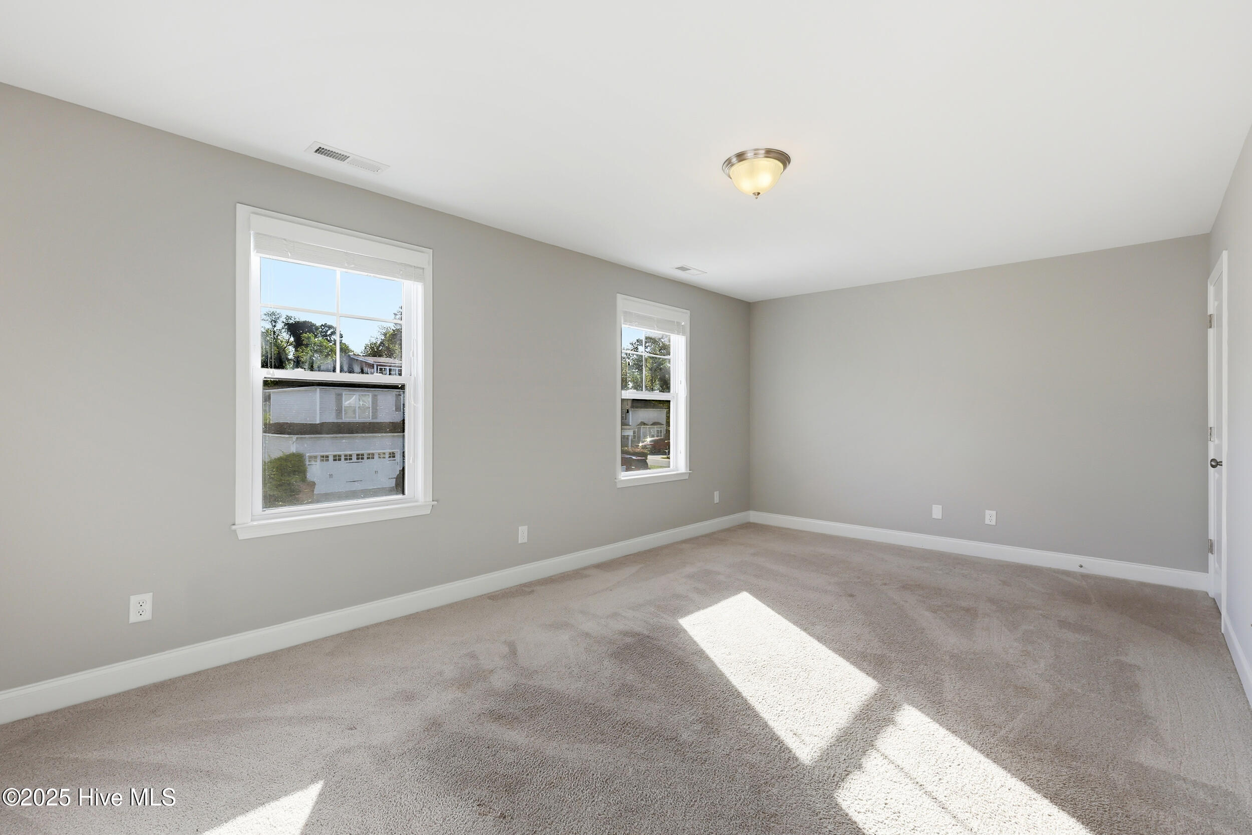 100537406 | Photo 29