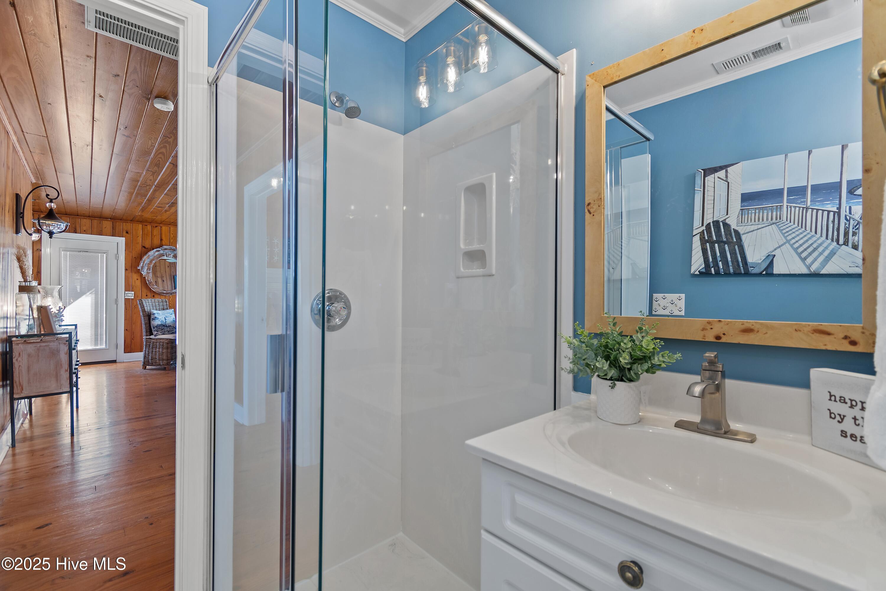 100535227 | Photo 17