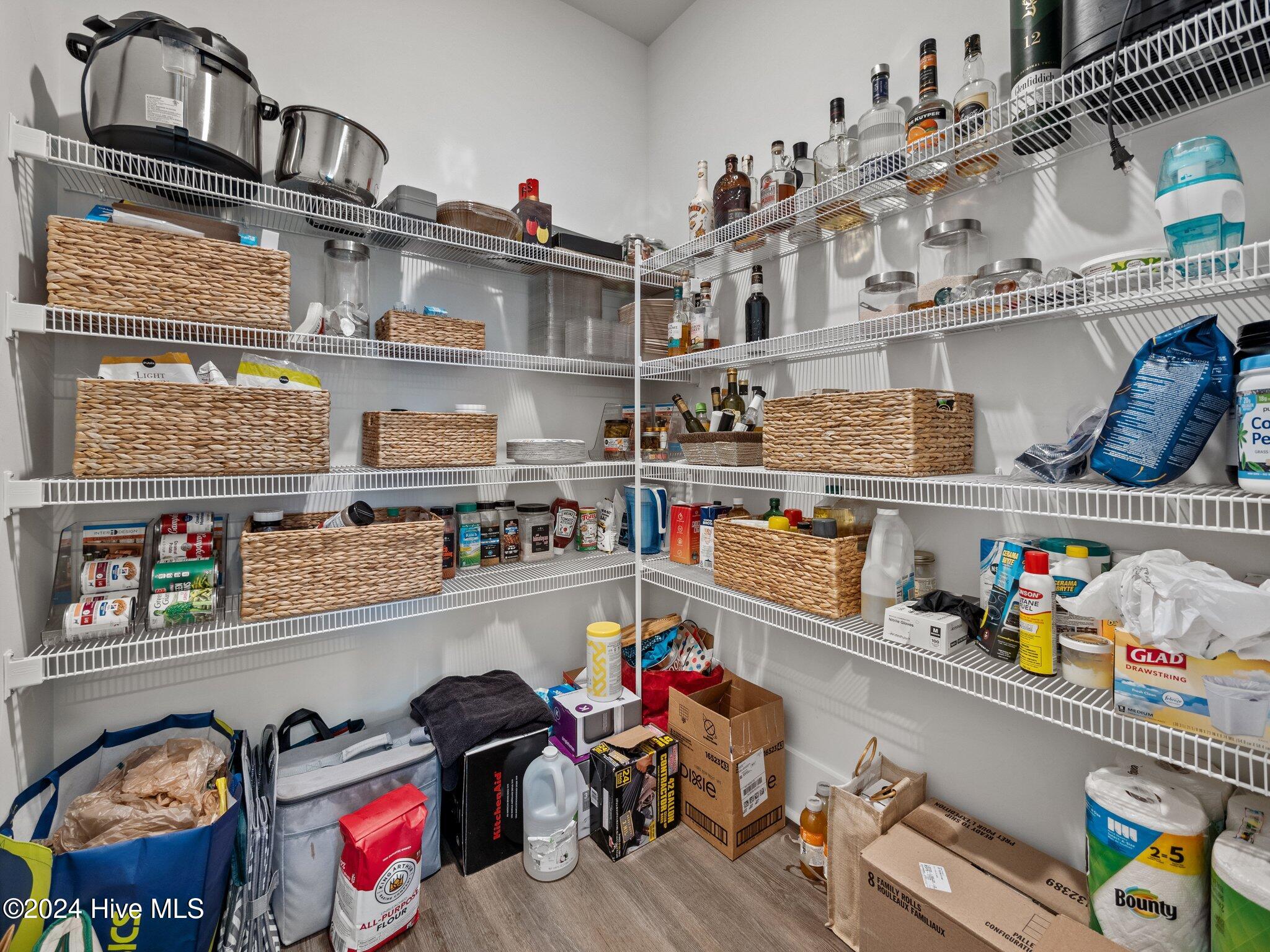 100562894 | Photo 29