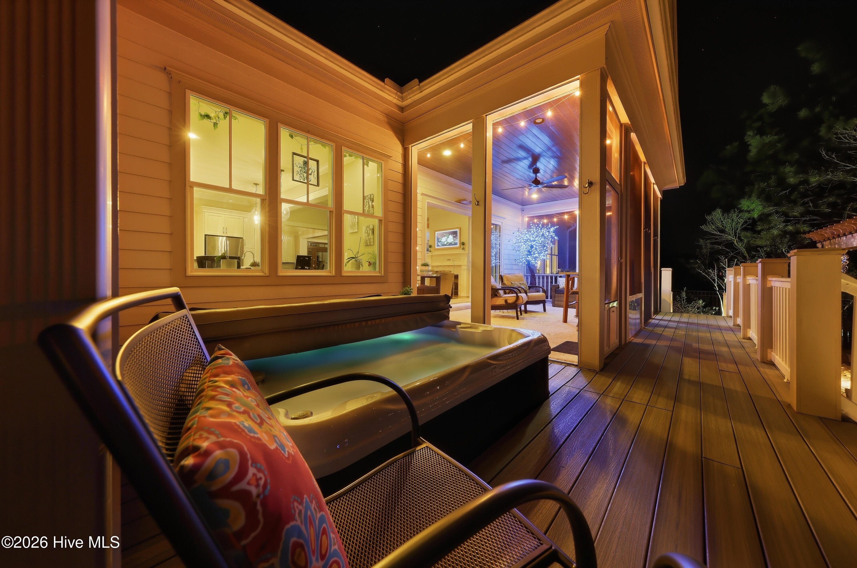 100560697 | Photo 93